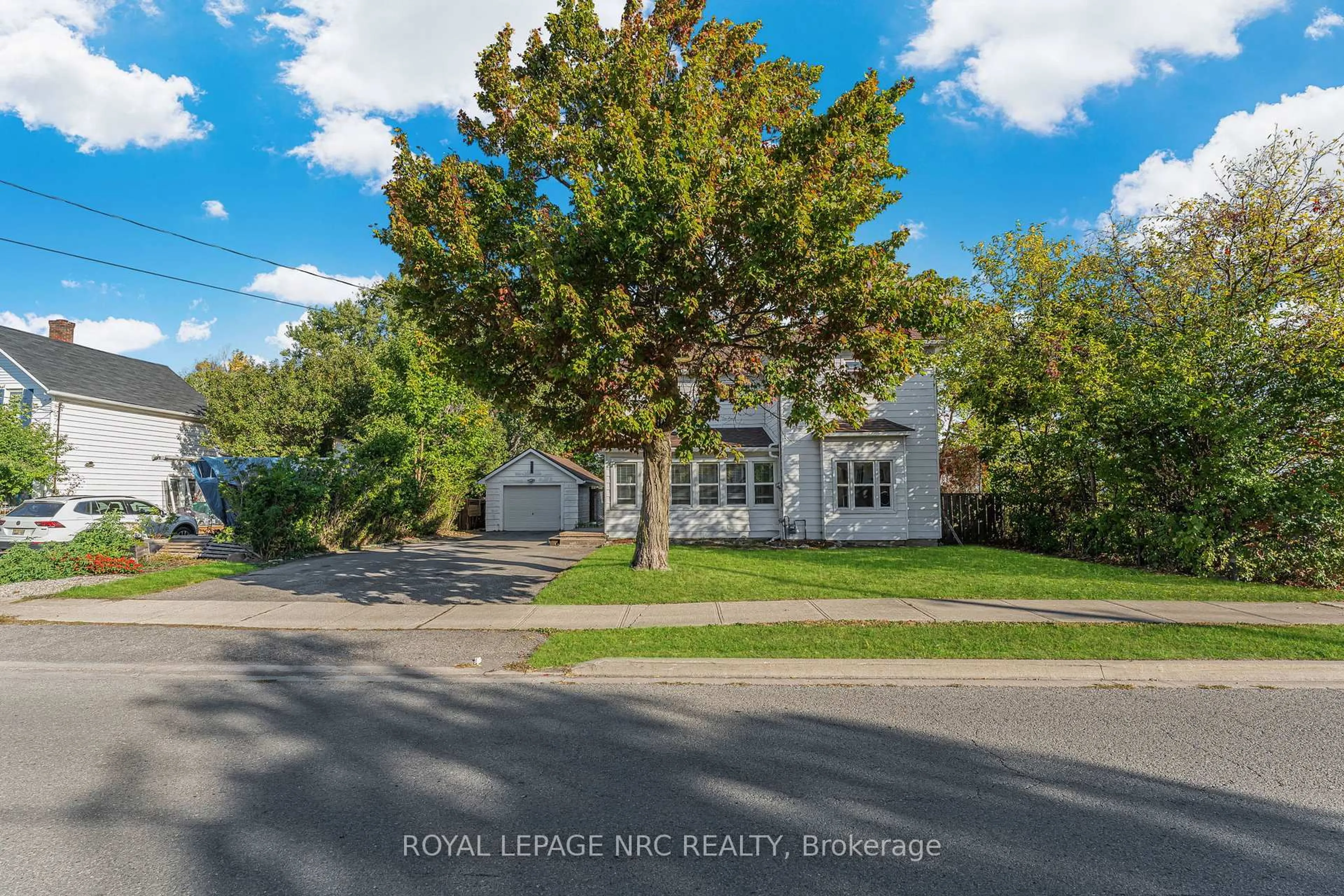 A pic from outside/outdoor area/front of a property/back of a property/a pic from drone, water/lake/river/ocean view for 204 GILMORE Rd, Fort Erie Ontario L2A 2M3