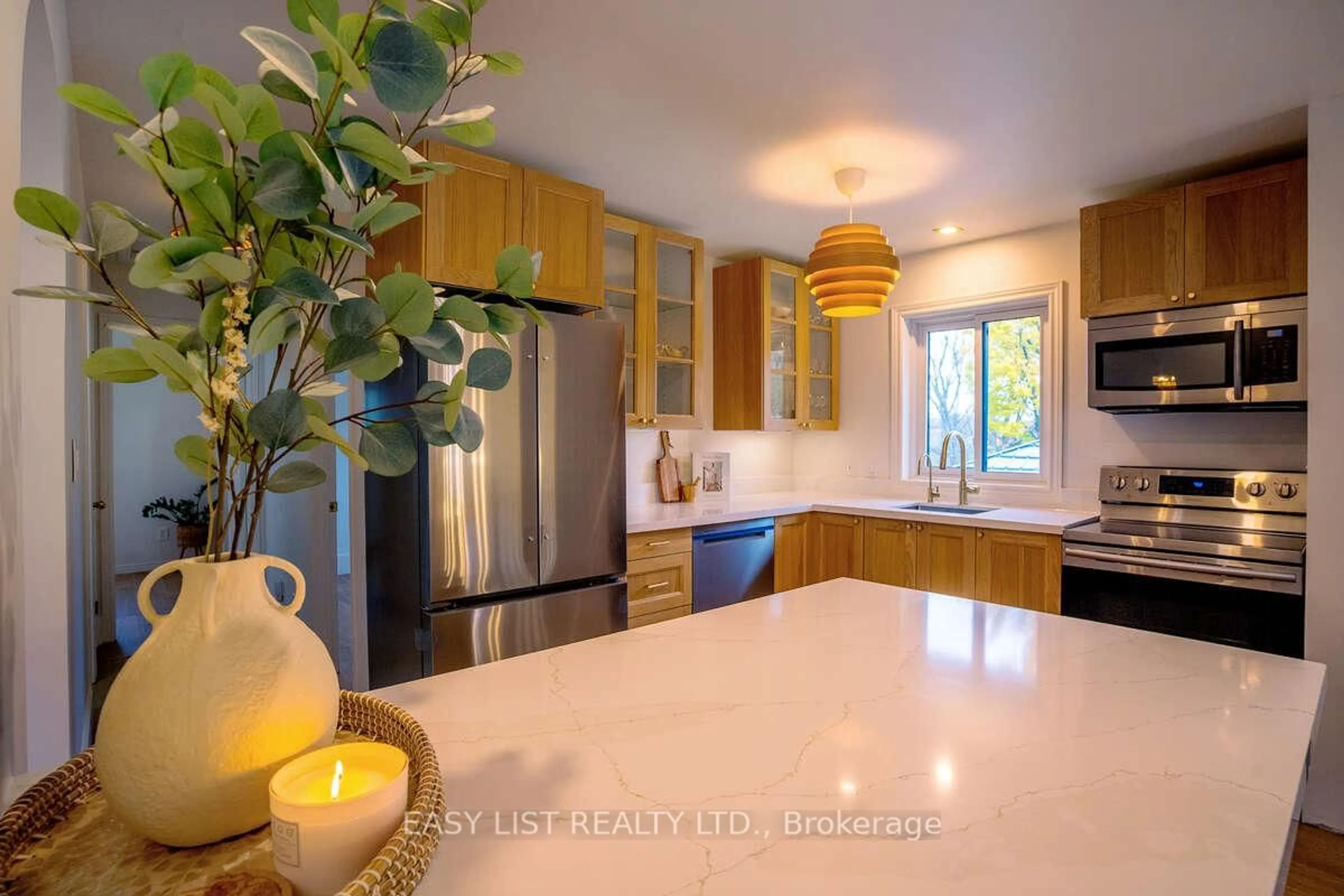 Open concept kitchen, ceramic/tile floor for 1635 7th Ave, Owen Sound Ontario N4K 6L9