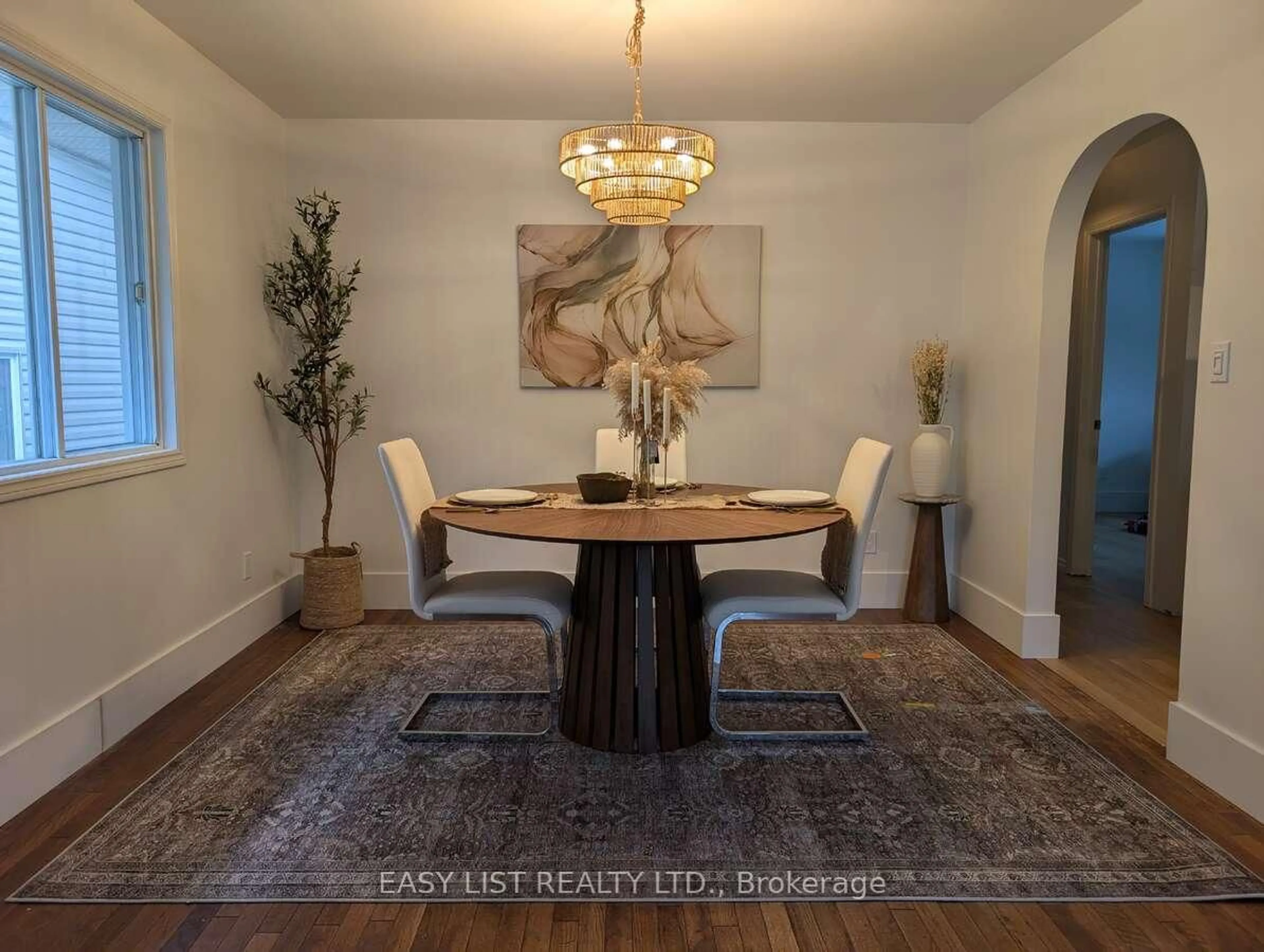 Dining room, wood/laminate floor for 1635 7th Ave, Owen Sound Ontario N4K 6L9