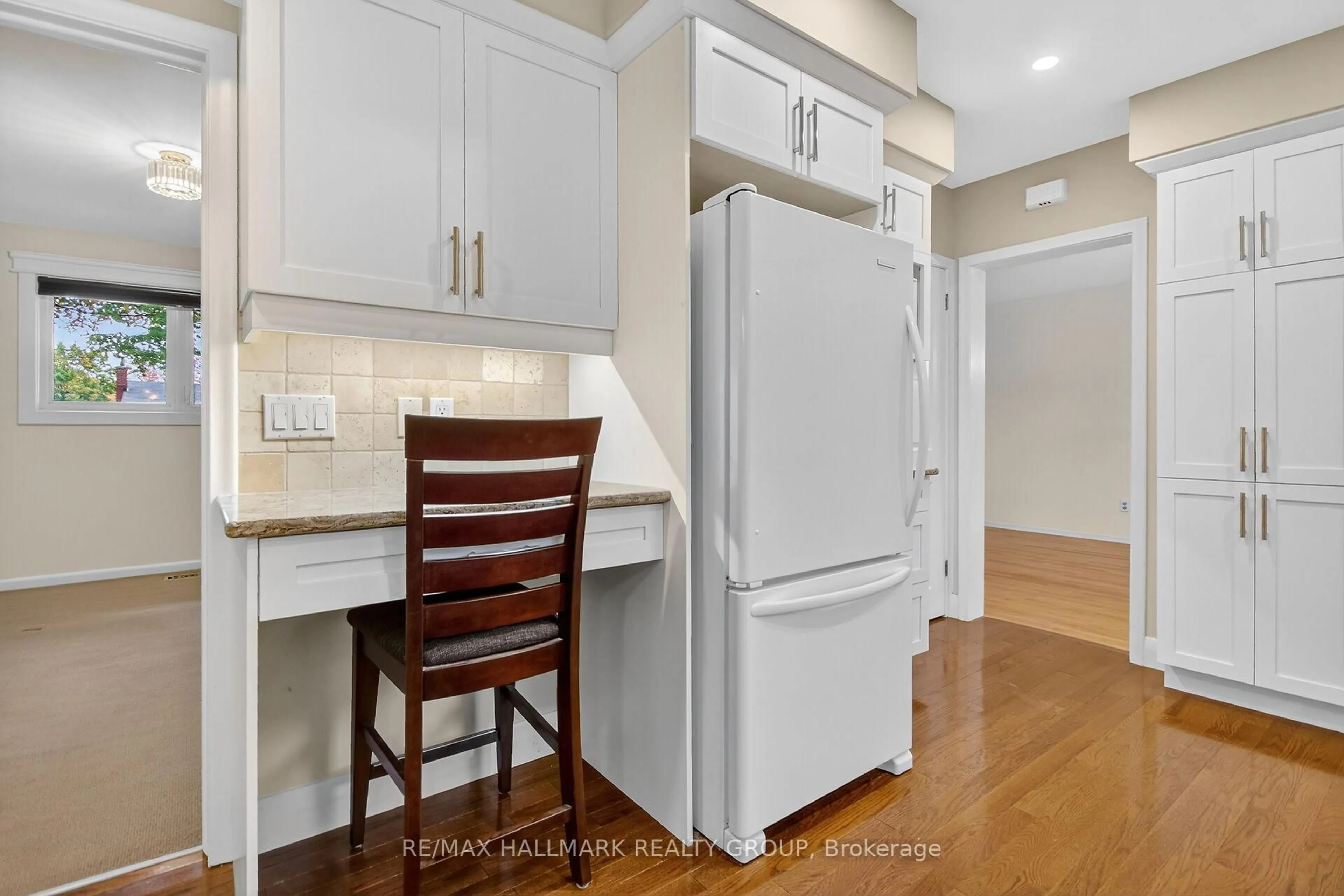 Unknown for 2042 Tilson St, Ottawa Ontario K1G 2M7