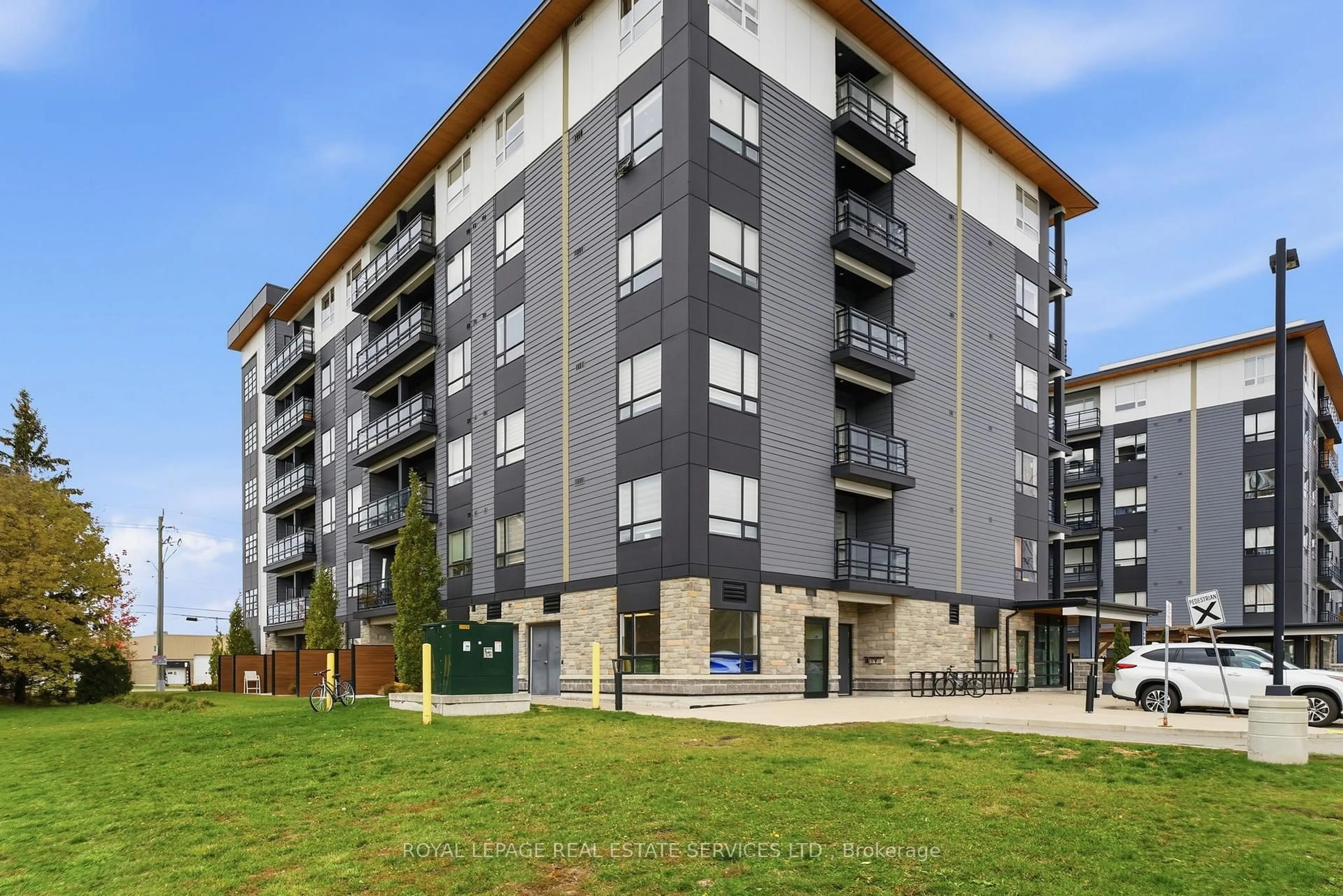 Patio, building for 243 Northfield Dr #308, Waterloo Ontario N2K 0H2