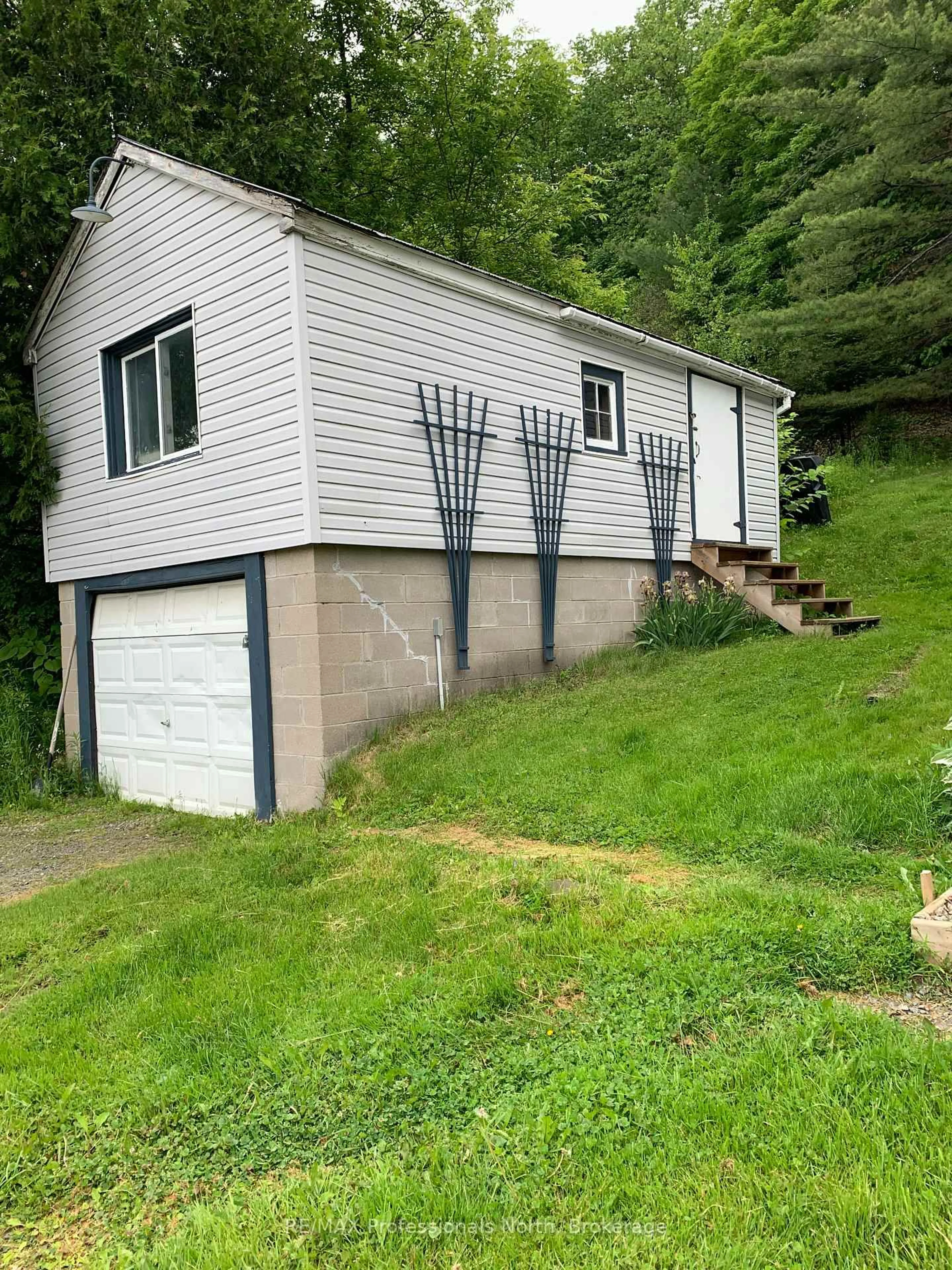 Shed for 72 Bobcaygeon Rd, Minden Hills Ontario K0M 2K0