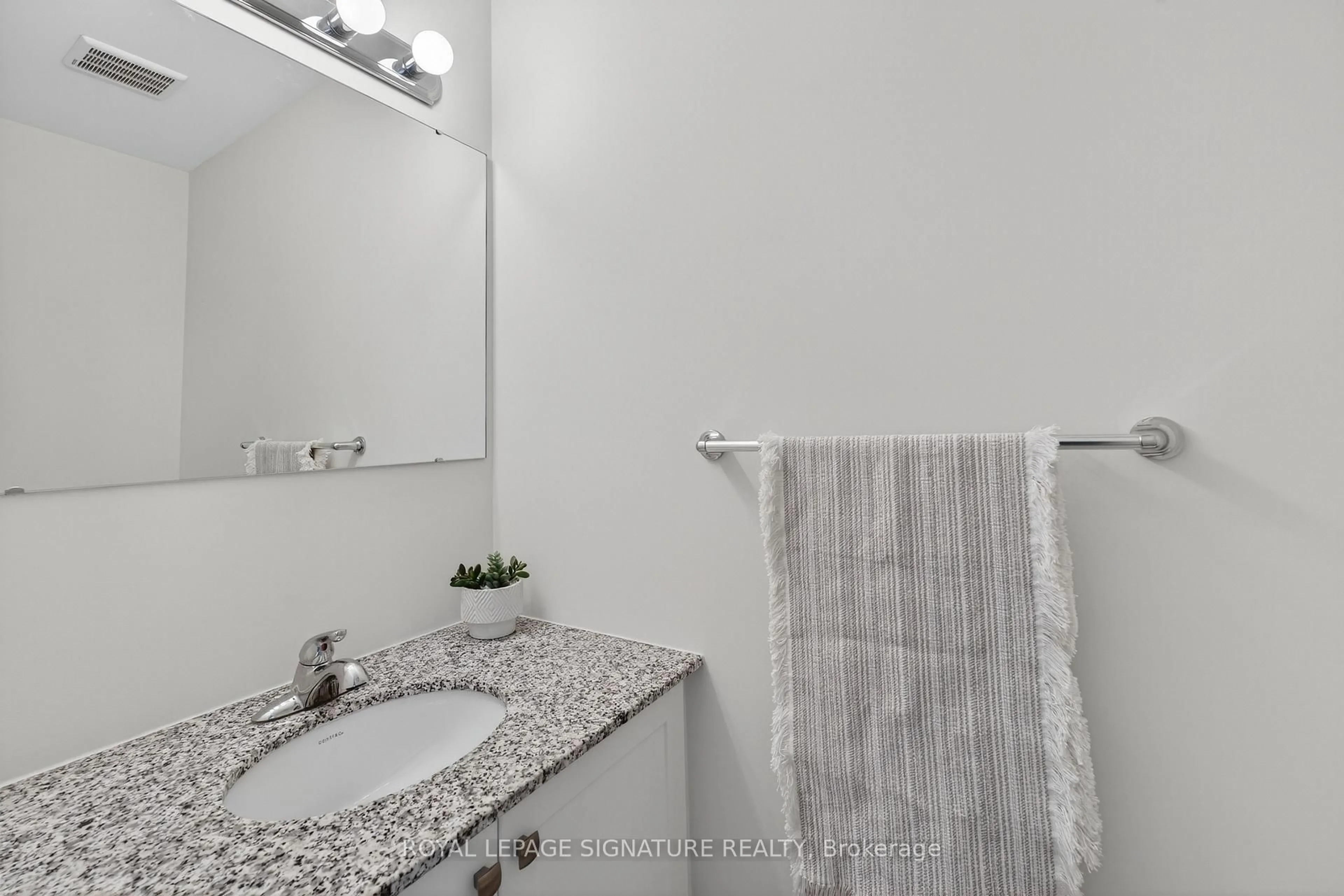Standard bathroom, ceramic/tile floor for 393 Manitoba St #8, Bracebridge Ontario P1L 1B4