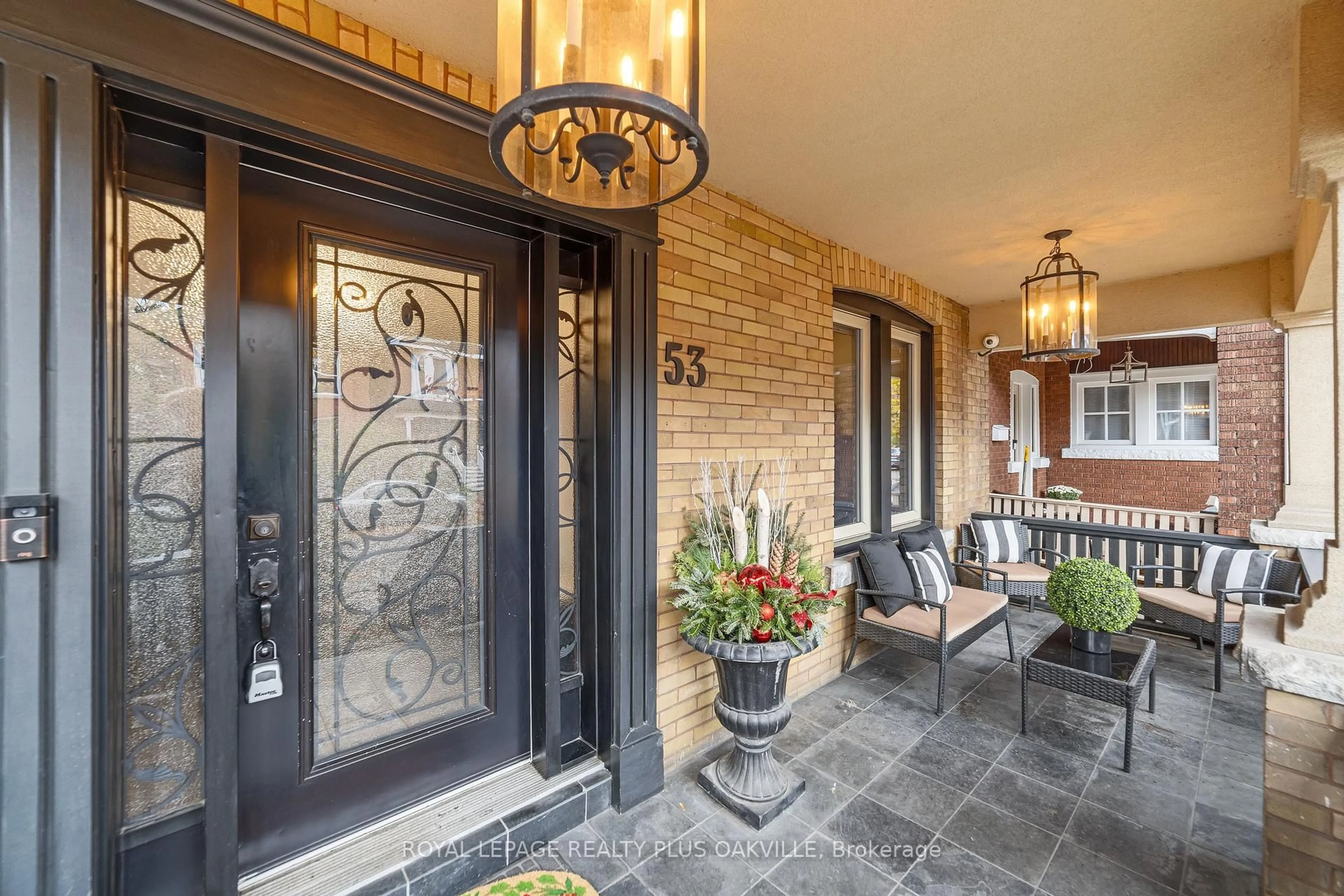 Indoor entryway for 53 Barnesdale Ave, Hamilton Ontario L8M 2V3