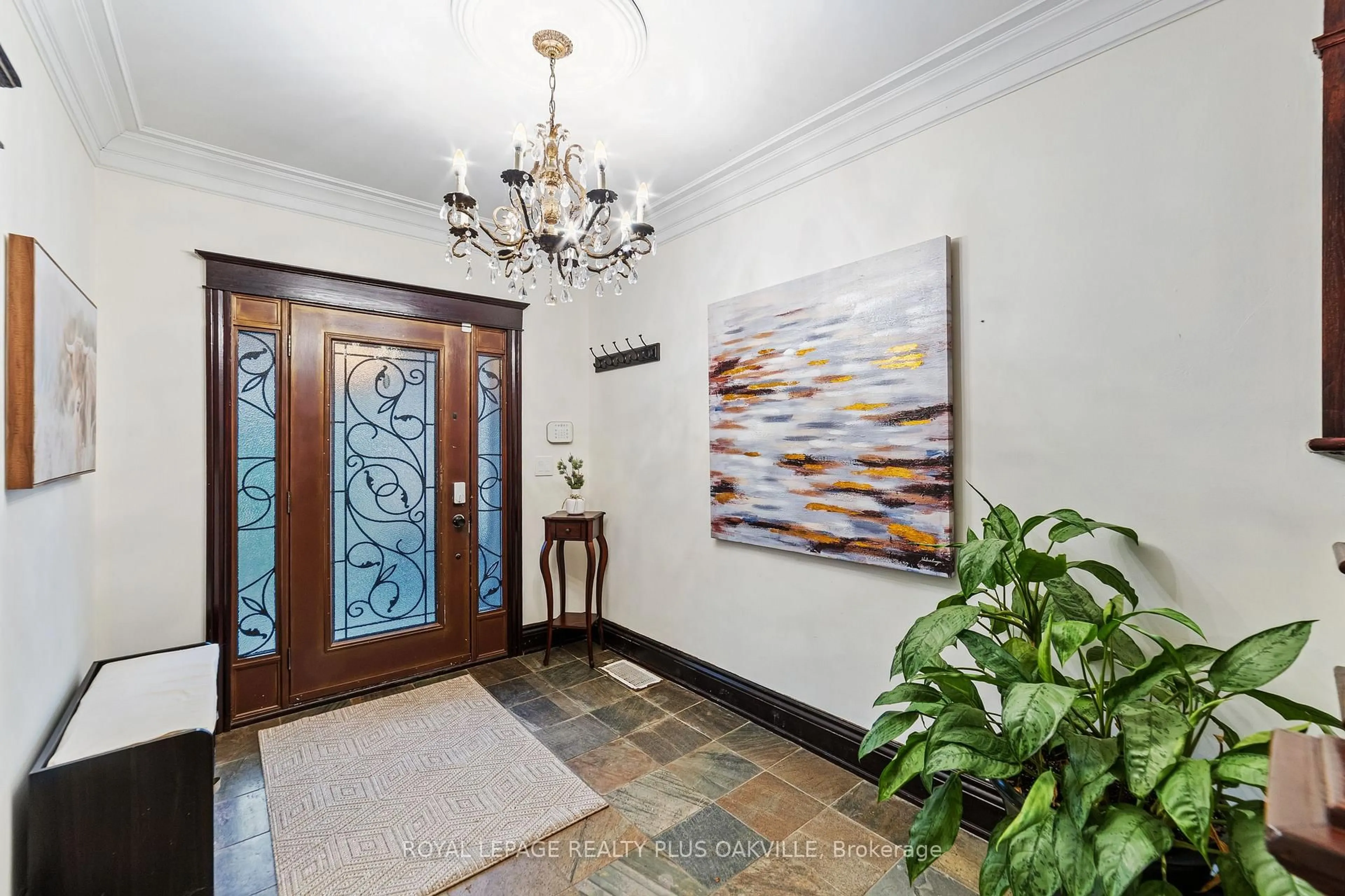 Indoor foyer for 53 Barnesdale Ave, Hamilton Ontario L8M 2V3