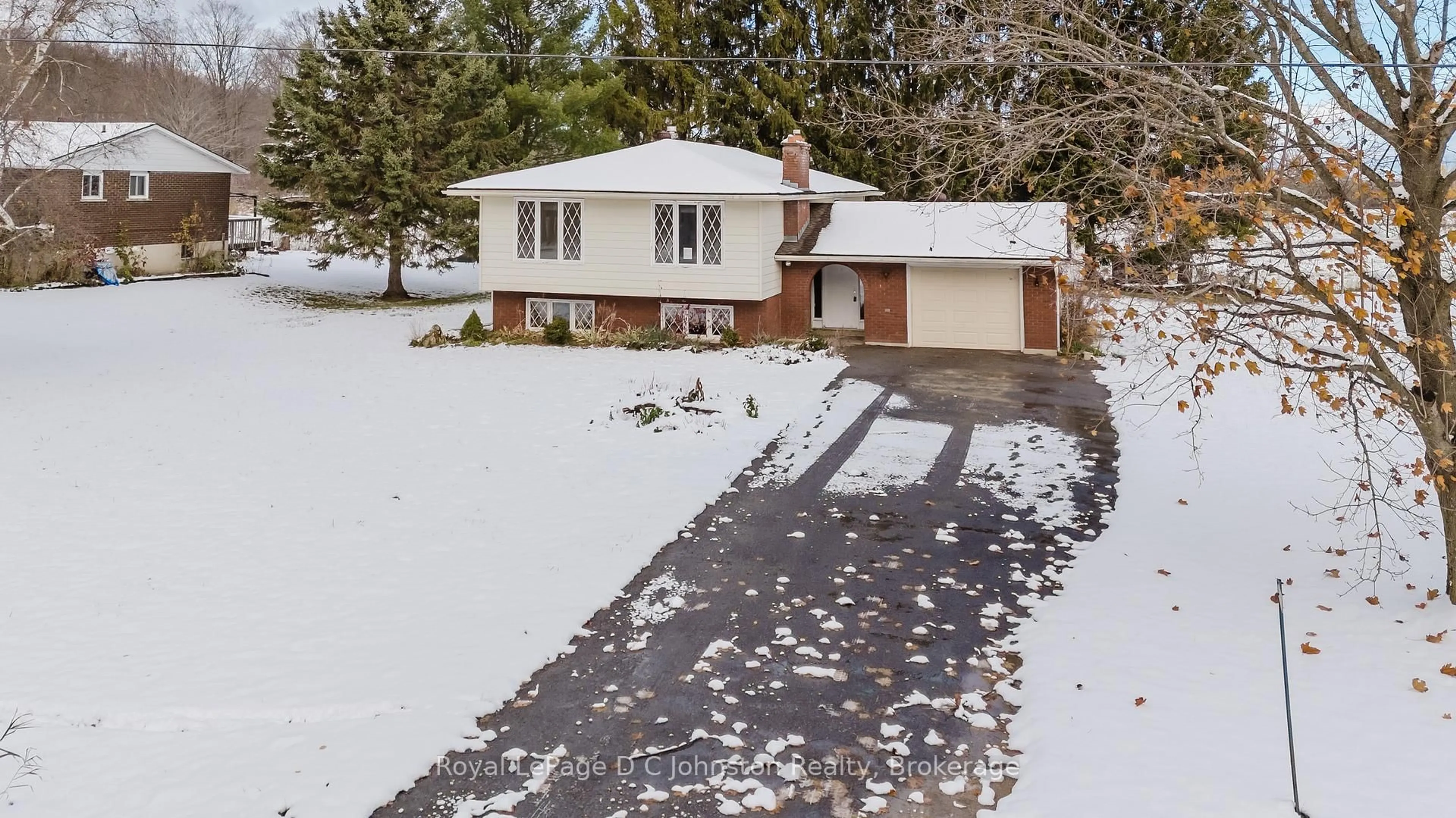 A pic from outside/outdoor area/front of a property/back of a property/a pic from drone, street for 811 30th St, Georgian Bluffs Ontario N4K 6V5