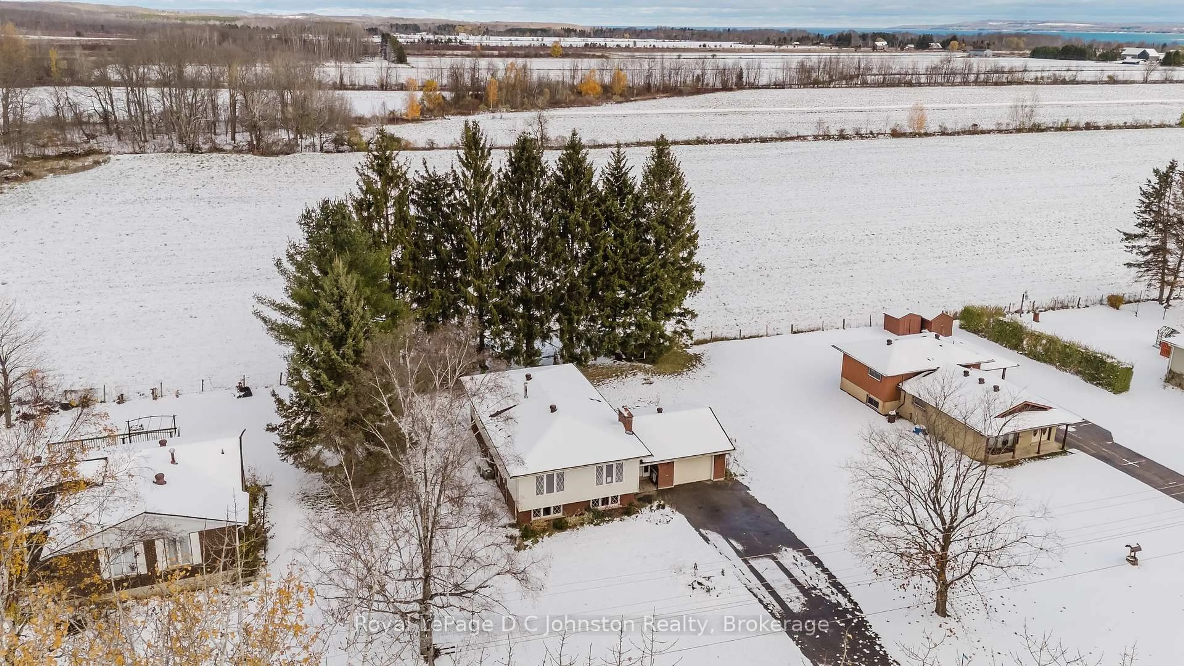 A pic from outside/outdoor area/front of a property/back of a property/a pic from drone, water/lake/river/ocean view for 811 30th St, Georgian Bluffs Ontario N4K 6V5