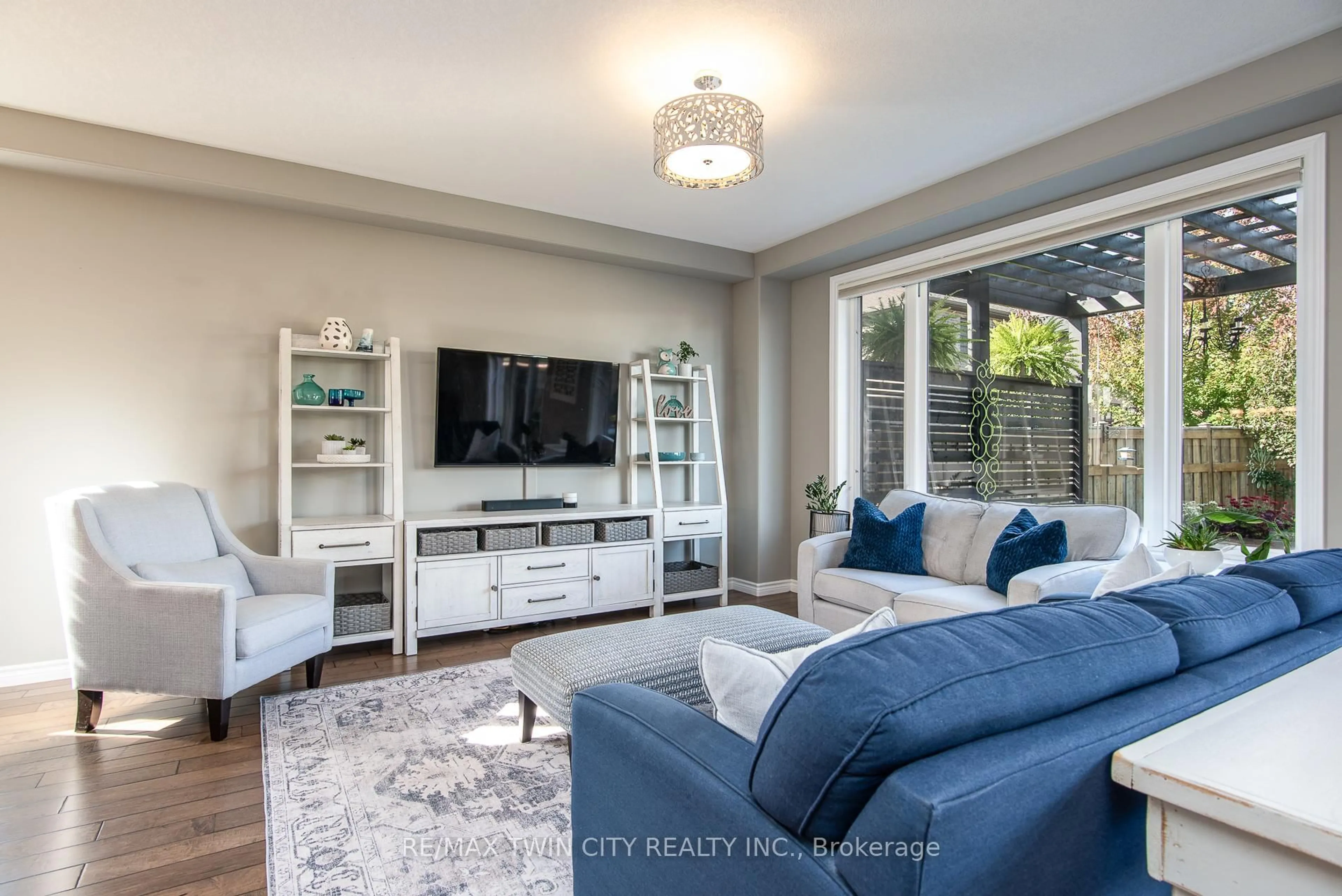 Living room with furniture, unknown for 597 Sundew Dr, Waterloo Ontario N2V 0B9