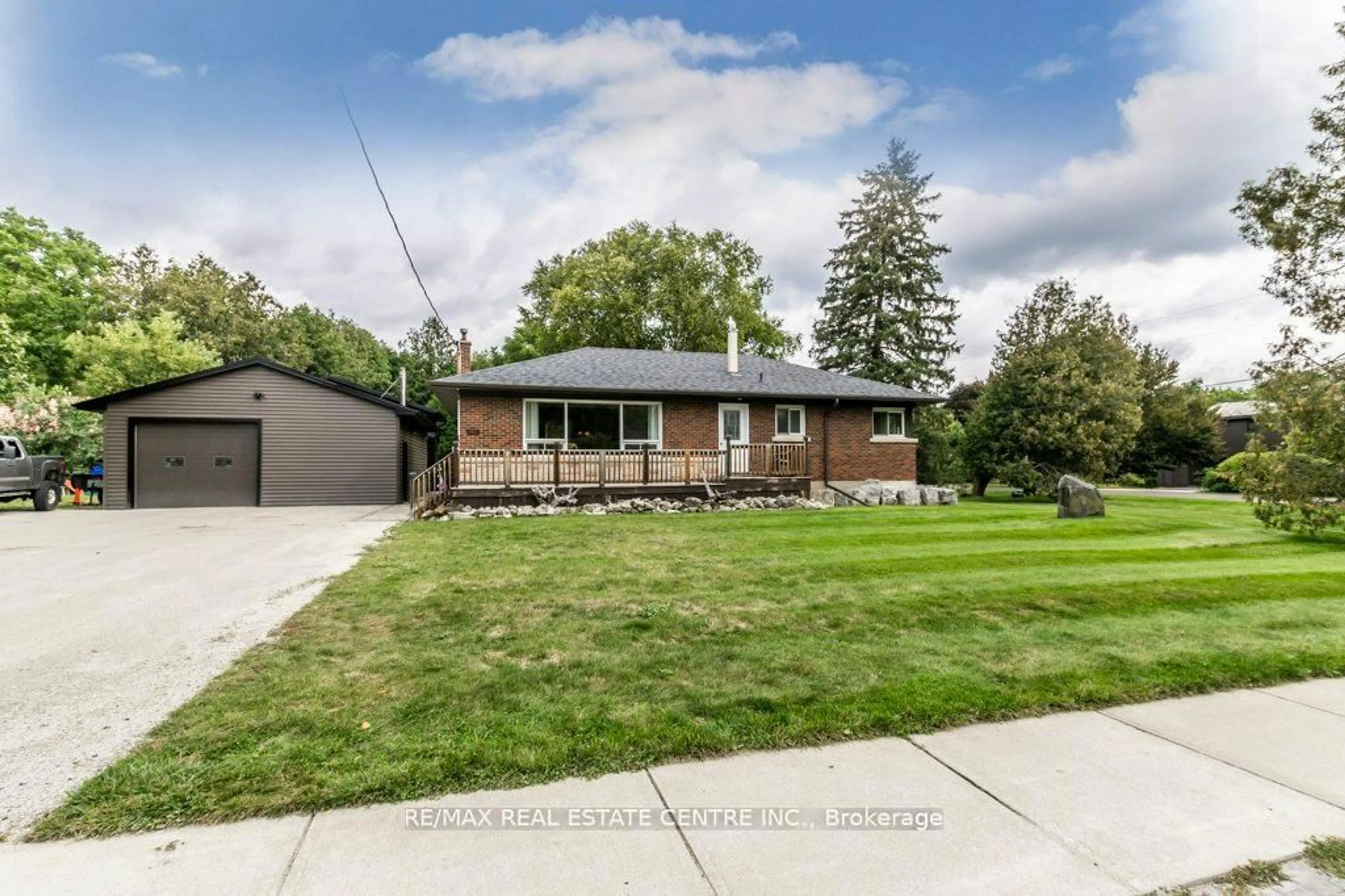 Home with brick exterior material, street for 112 York St, Guelph/Eramosa Ontario N0B 1P0