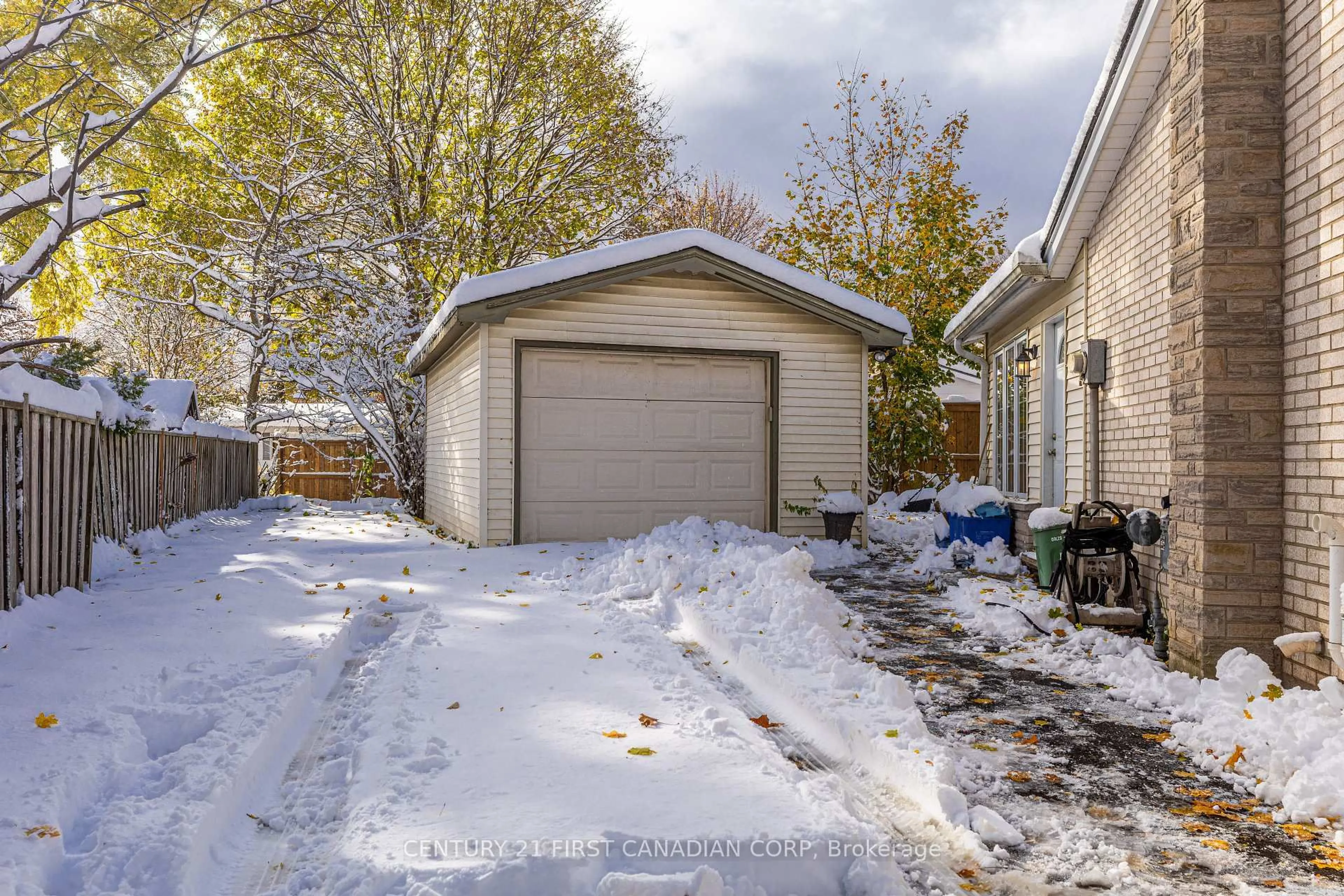 Shed for 636 Glengyle Cres, London North Ontario N5X 1X7