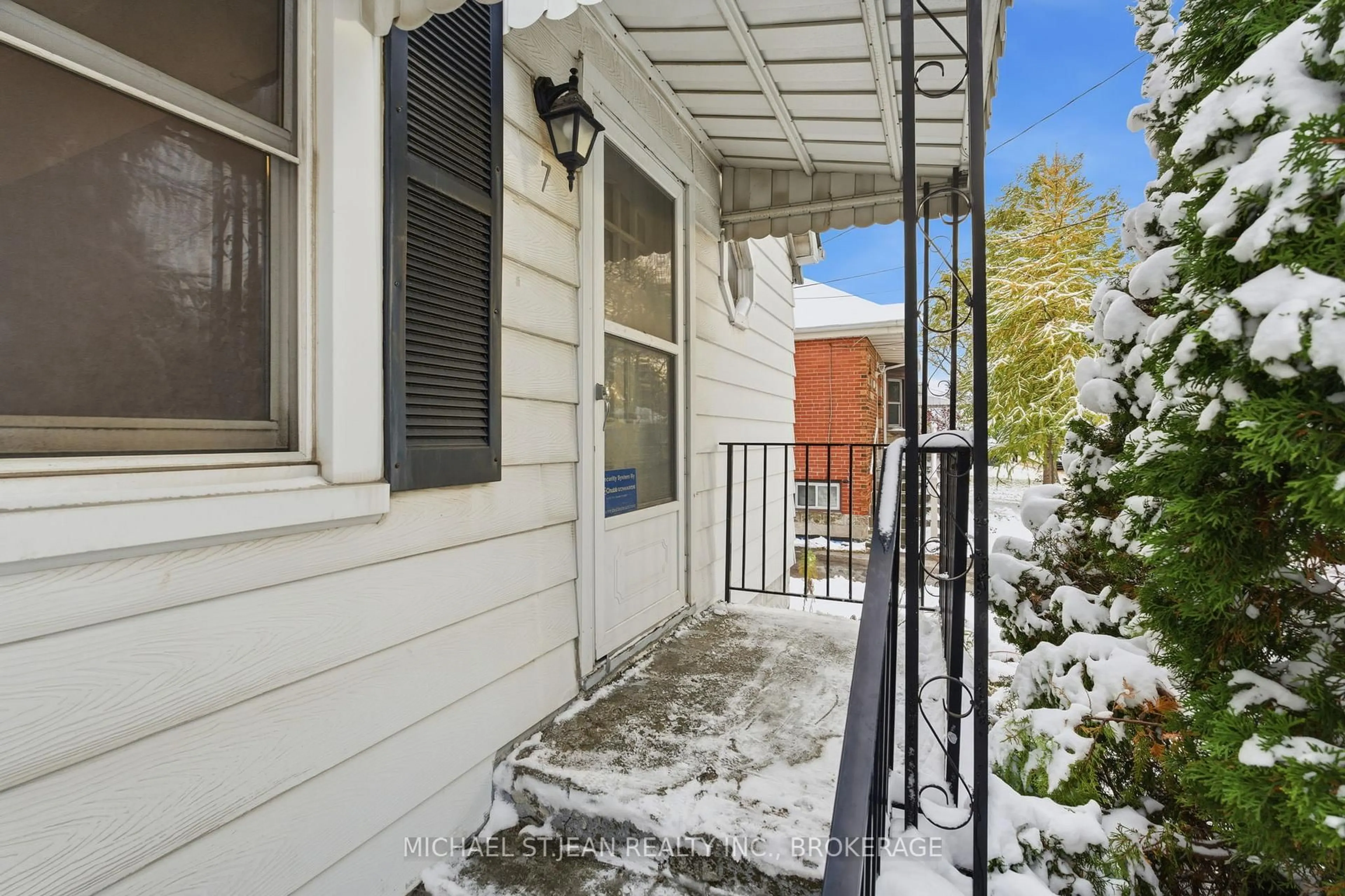 Patio, street for 7 West 3rd St, Hamilton Ontario L9C 3J5