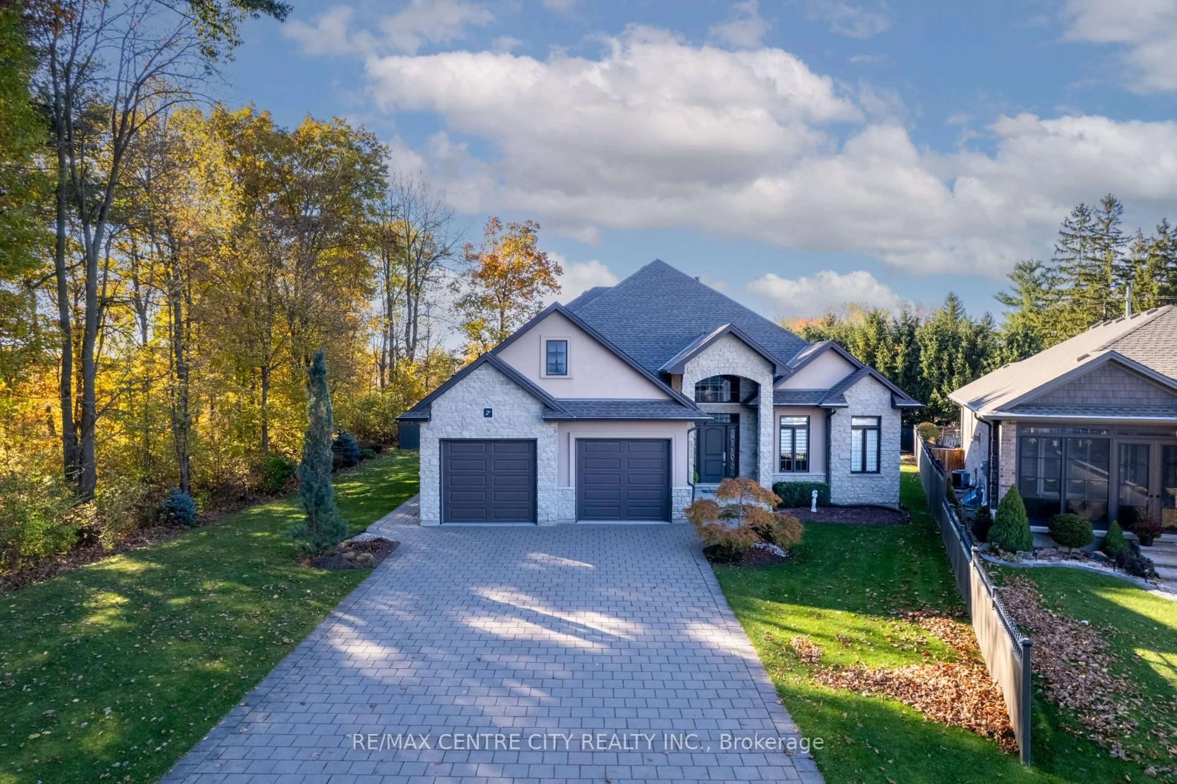 Unknown for 7 Drake Crt, Strathroy-Caradoc Ontario N7G 0E1