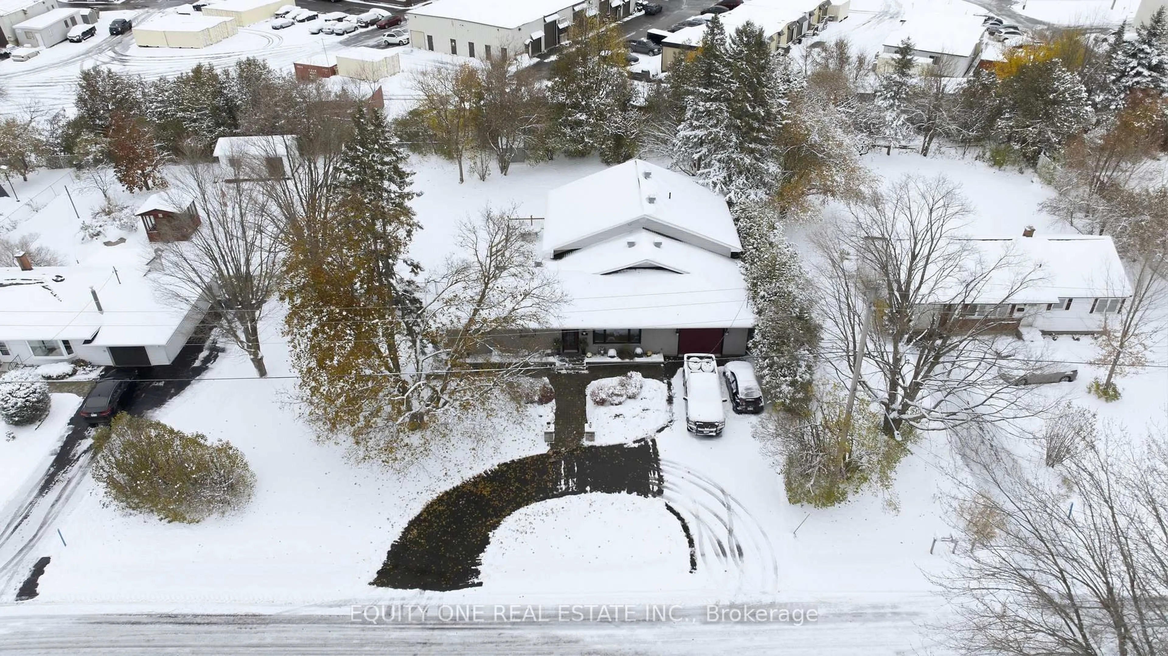 A pic from outside/outdoor area/front of a property/back of a property/a pic from drone, street for 17 Savage Dr, Ottawa Ontario K2S 1B9