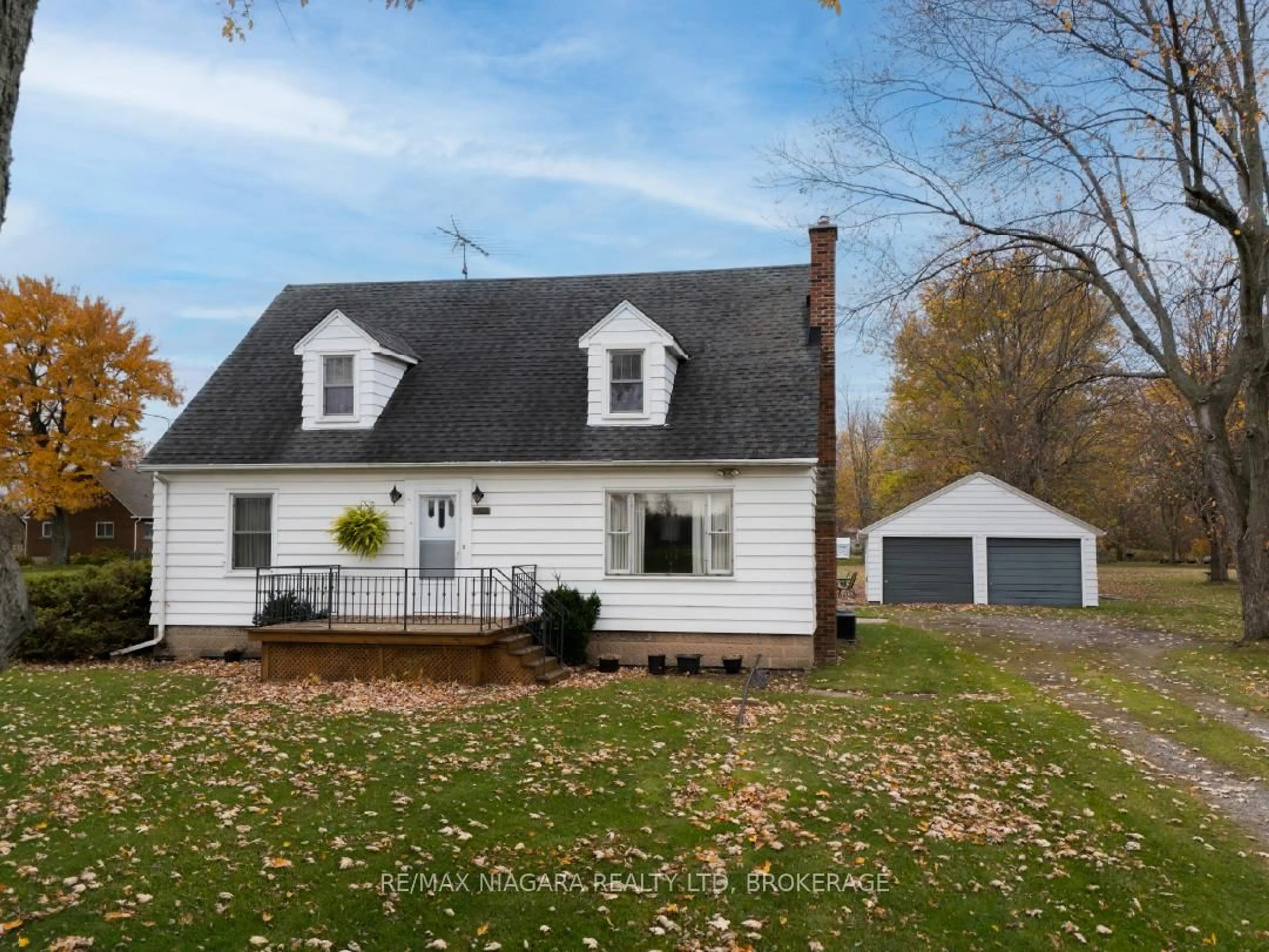 Home with vinyl exterior material, street for 3393 Hwy 3 Rd, Port Colborne Ontario L3K 5V3