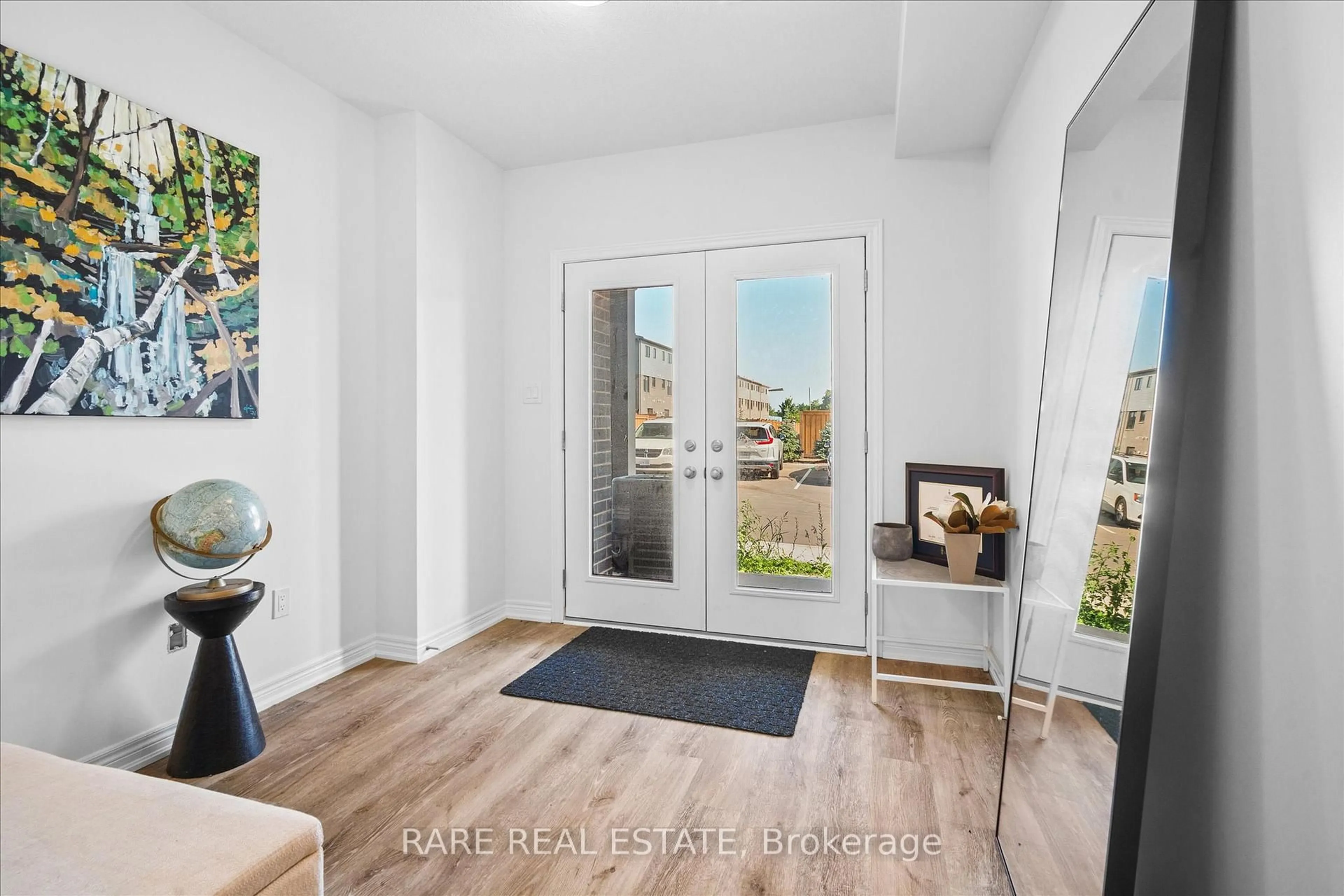 Indoor entryway for 112 Dryden Lane, Hamilton Ontario L8H 1L9