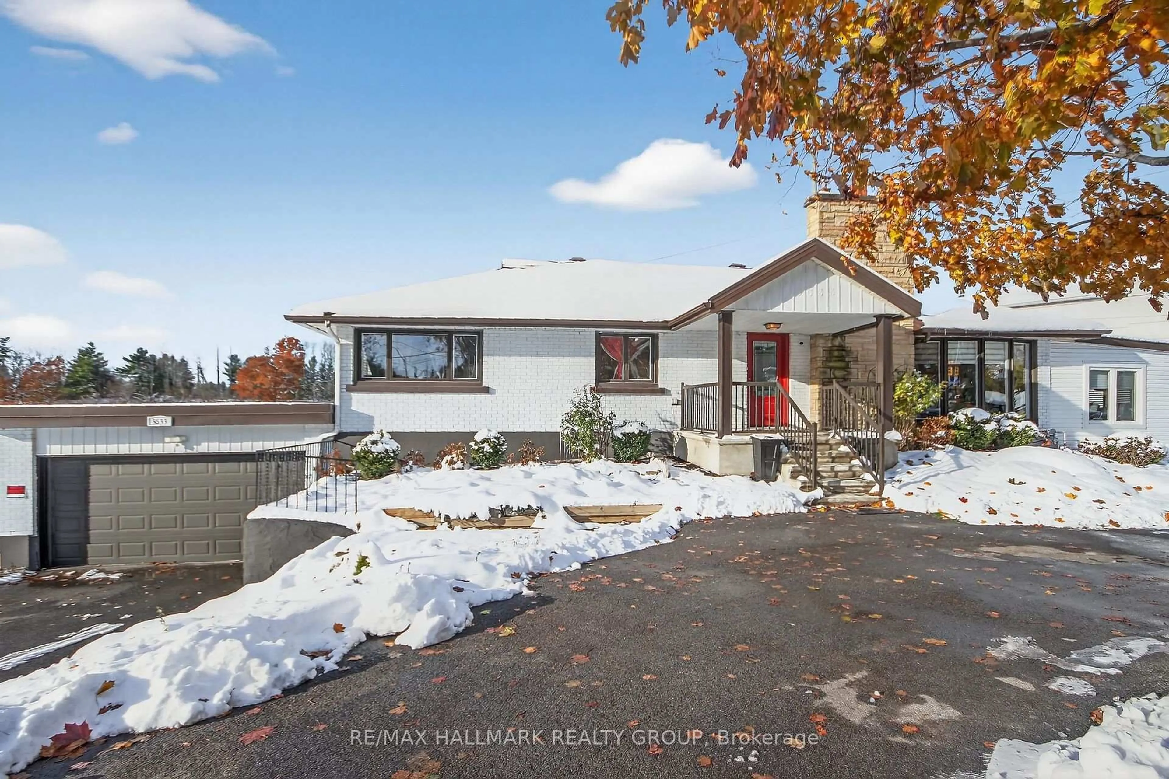 A pic from outside/outdoor area/front of a property/back of a property/a pic from drone, unknown for 3633 Revelstoke Dr, Ottawa Ontario K1V 7C2