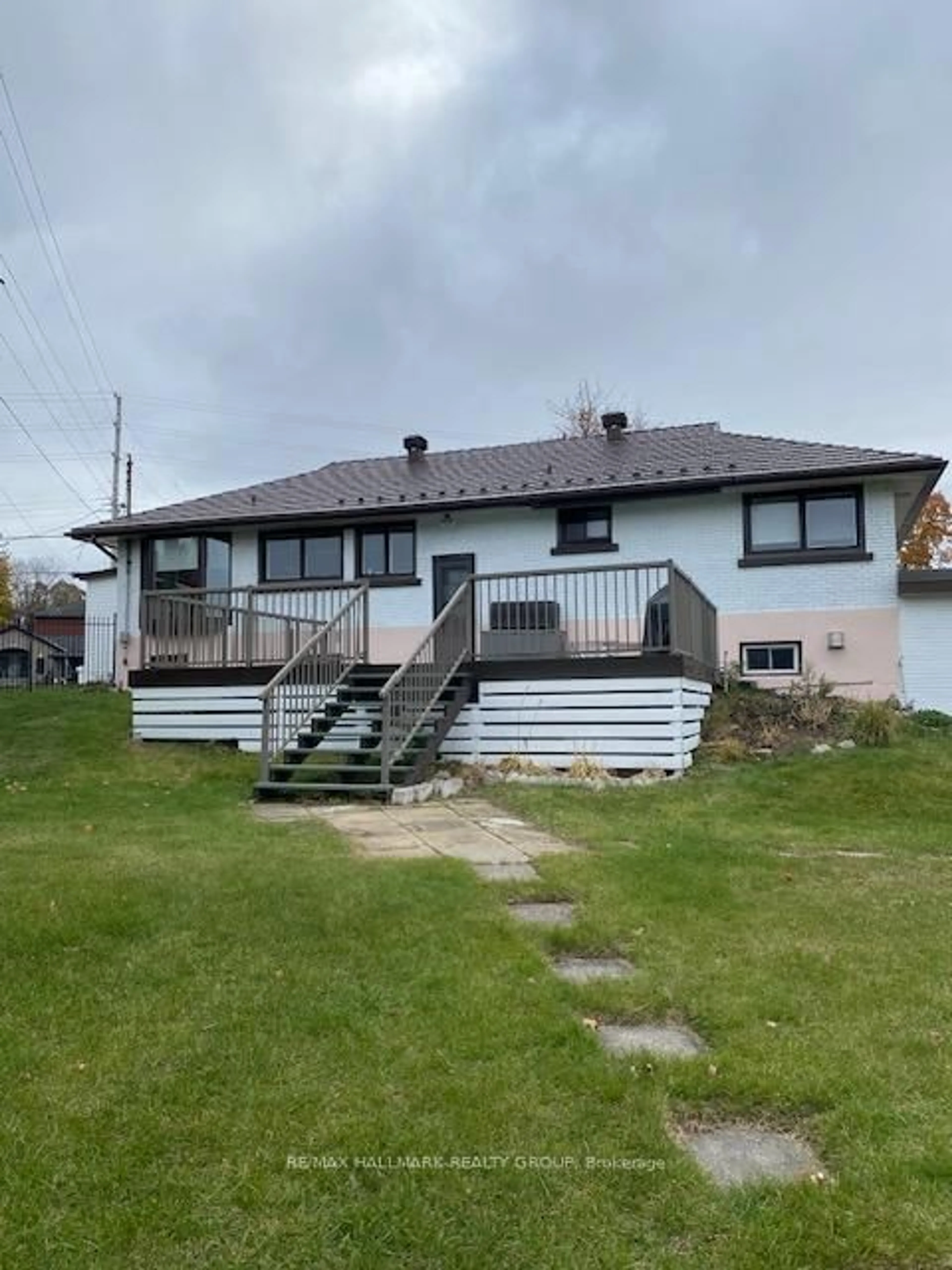 A pic from outside/outdoor area/front of a property/back of a property/a pic from drone, building for 3633 Revelstoke Dr, Ottawa Ontario K1V 7C2