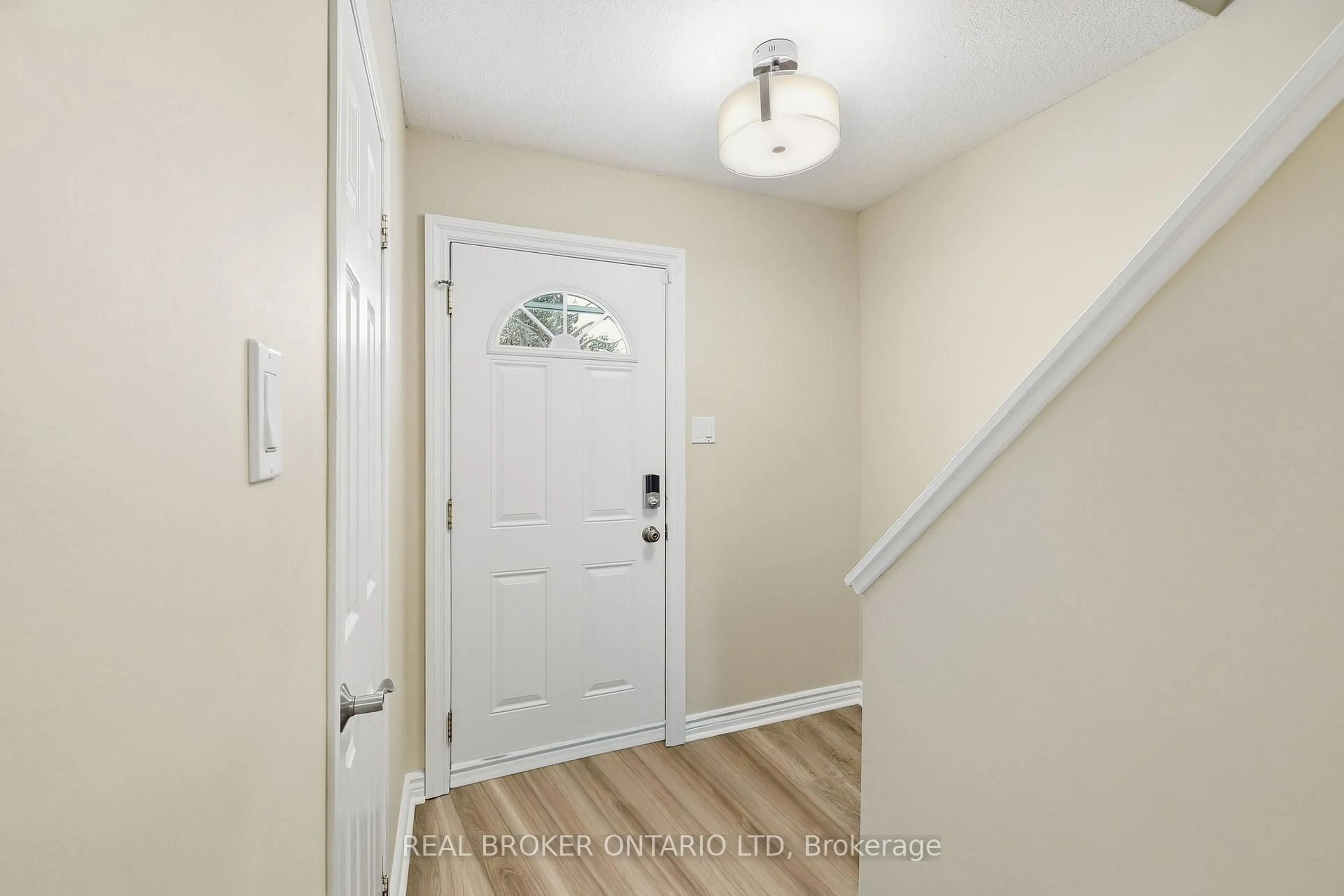 Indoor entryway for 166 Southdale Rd #25, London South Ontario N6J 2J1