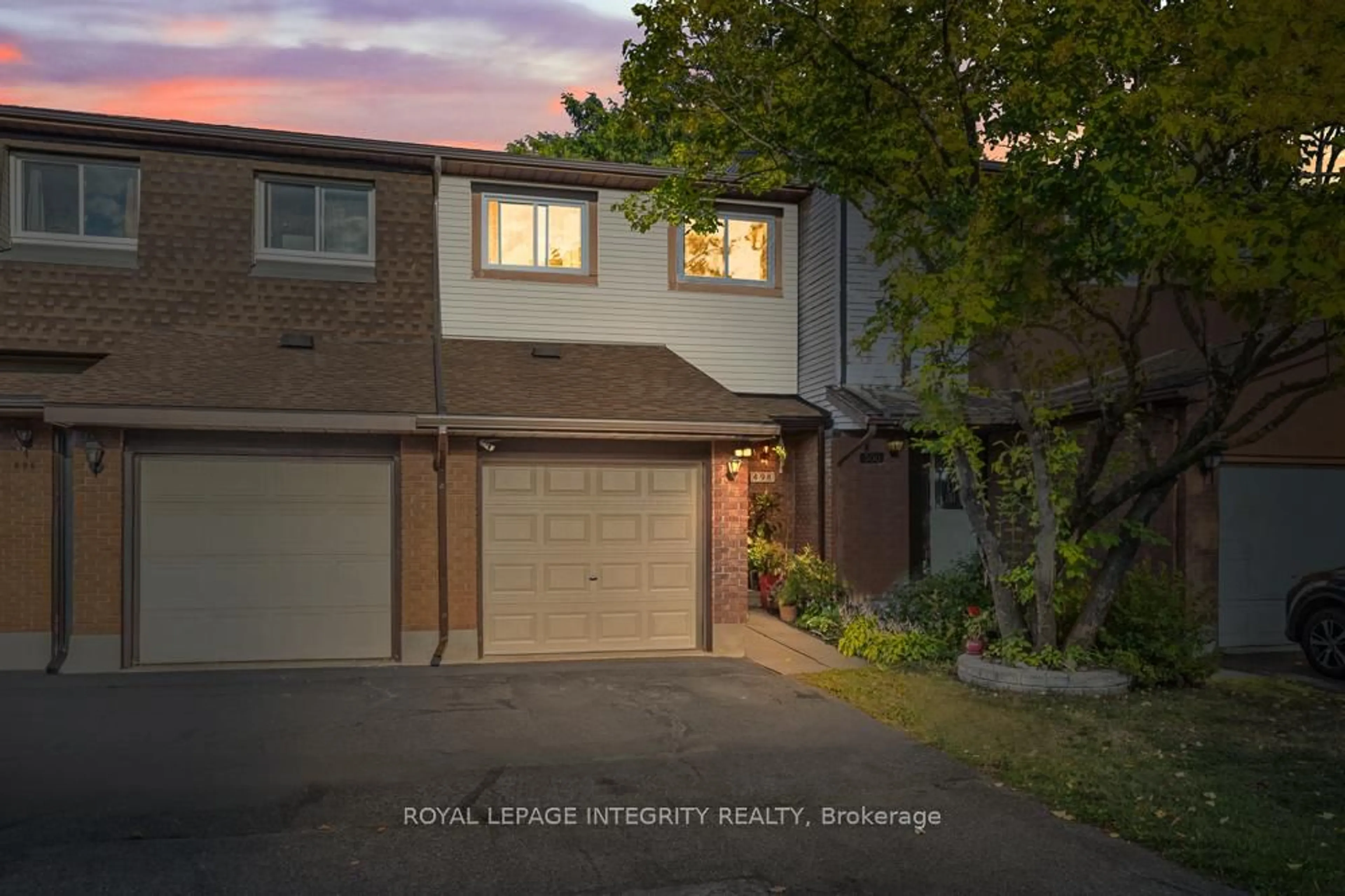 A pic from outside/outdoor area/front of a property/back of a property/a pic from drone, street for 498 Sandhamn Private, Ottawa Ontario K1T 2Z6