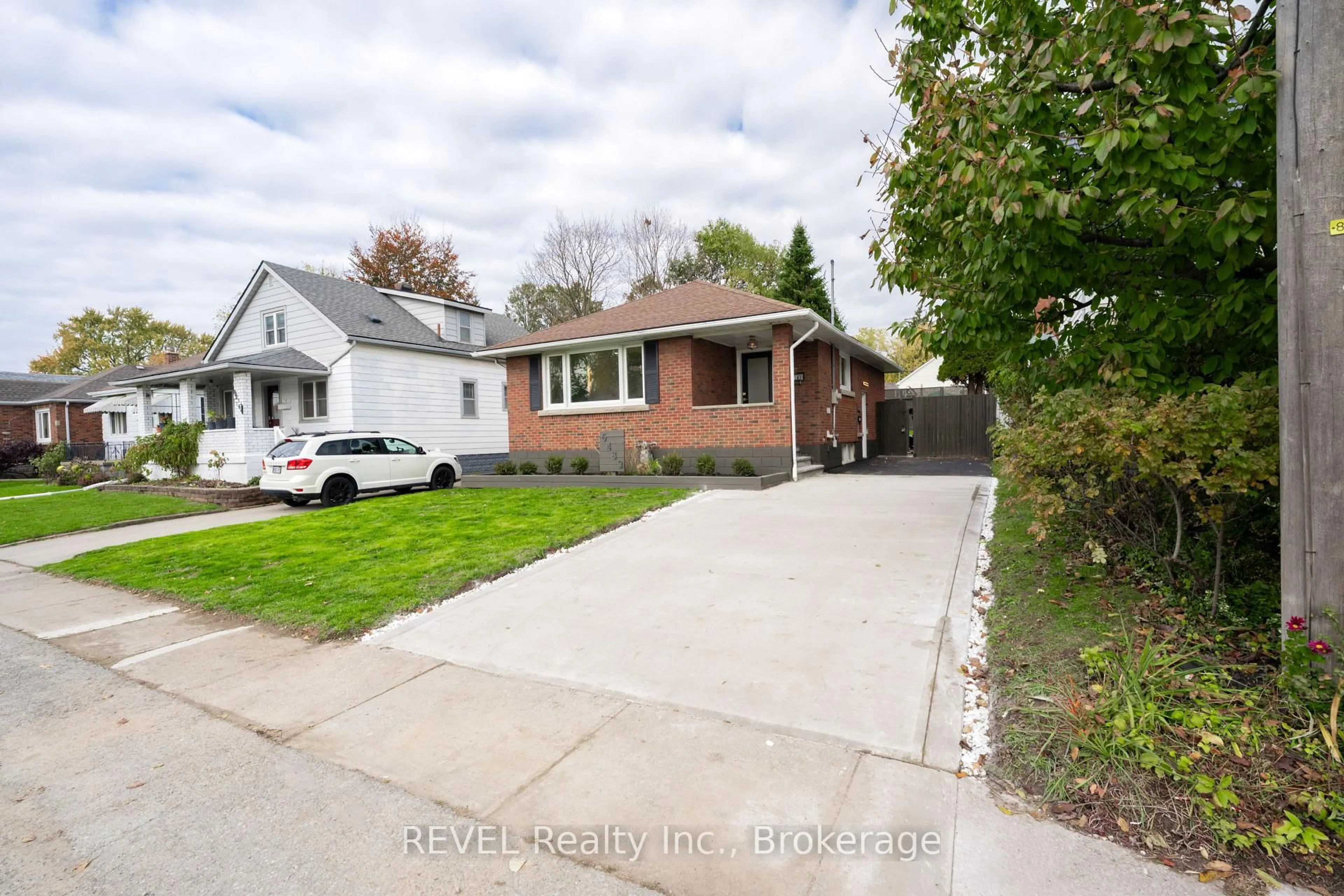 Home with brick exterior material, street for 6483 Monroe St, Niagara Falls Ontario L2G 2G9