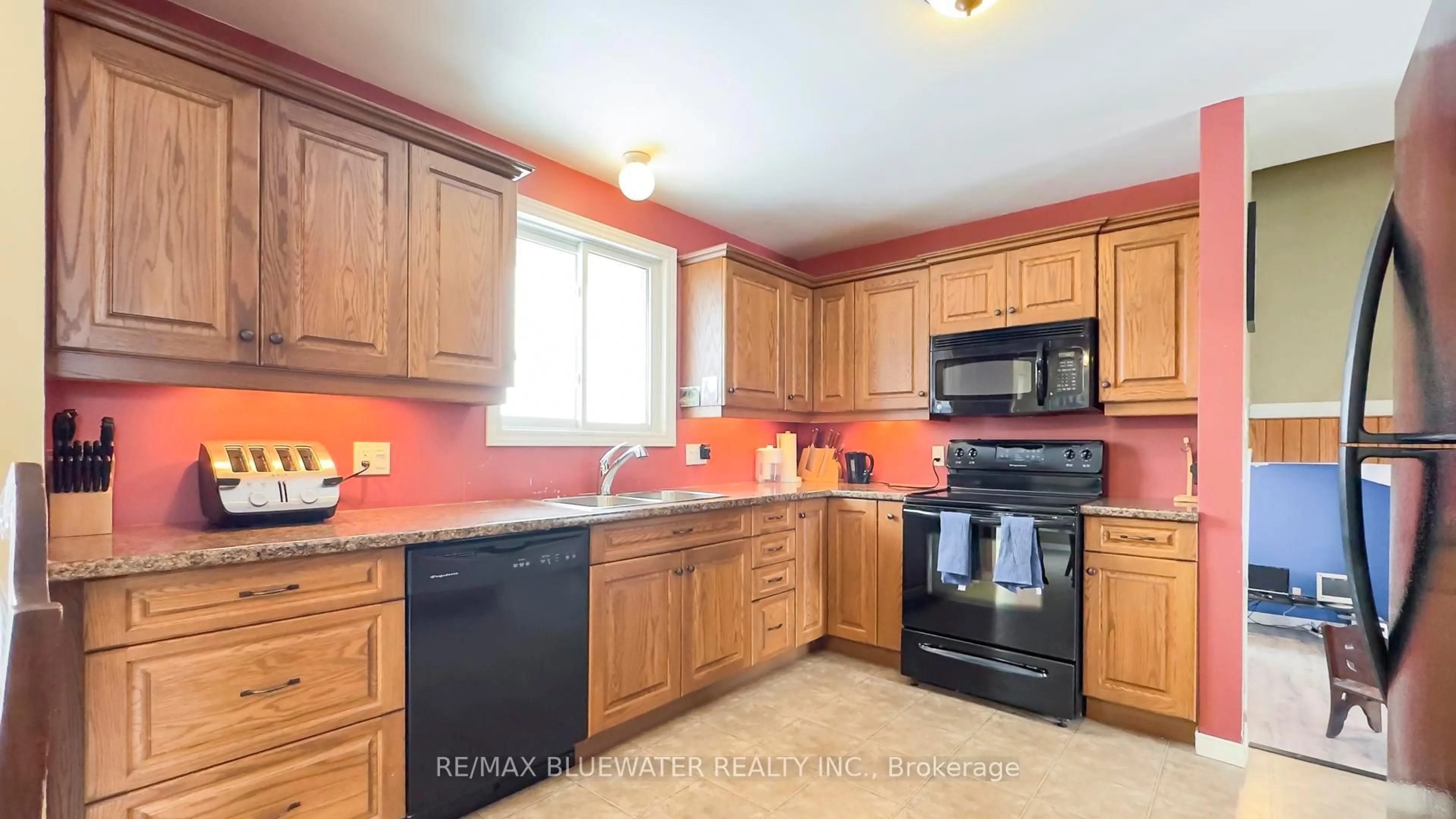 Standard kitchen, ceramic/tile floor for 40204 Huron St, South Huron Ontario N0M 1S5