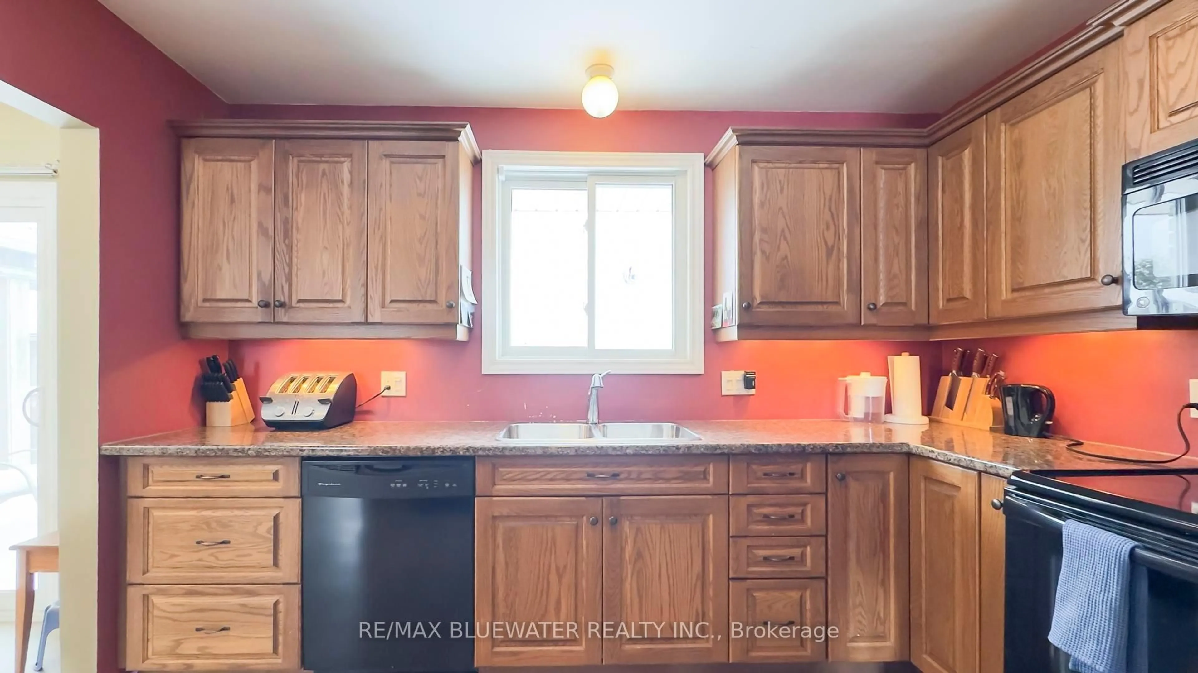 Standard kitchen, unknown for 40204 Huron St, South Huron Ontario N0M 1S5