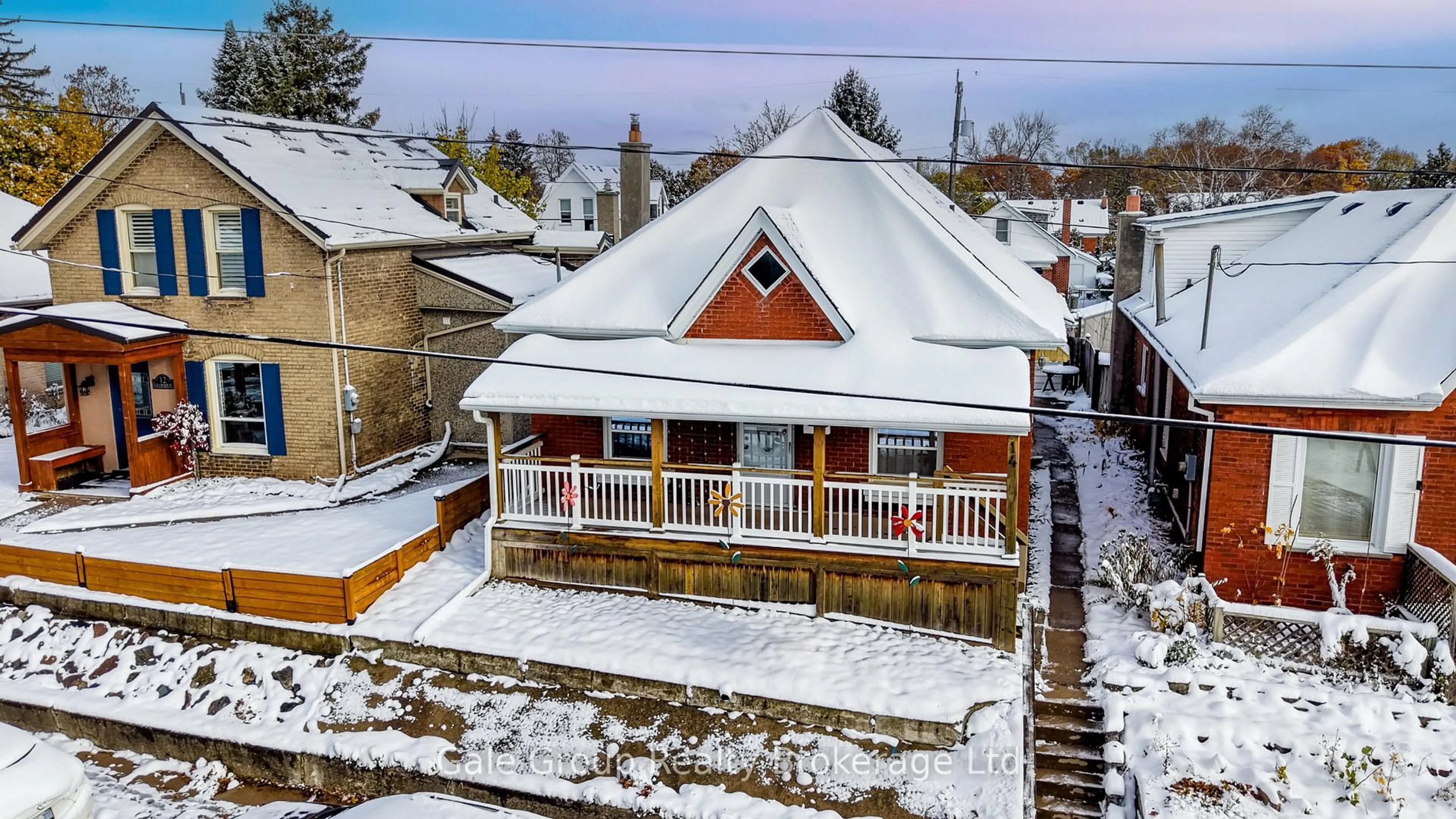 A pic from outside/outdoor area/front of a property/back of a property/a pic from drone, street for 14 Grandview St, Brantford Ontario N3R 1Y4