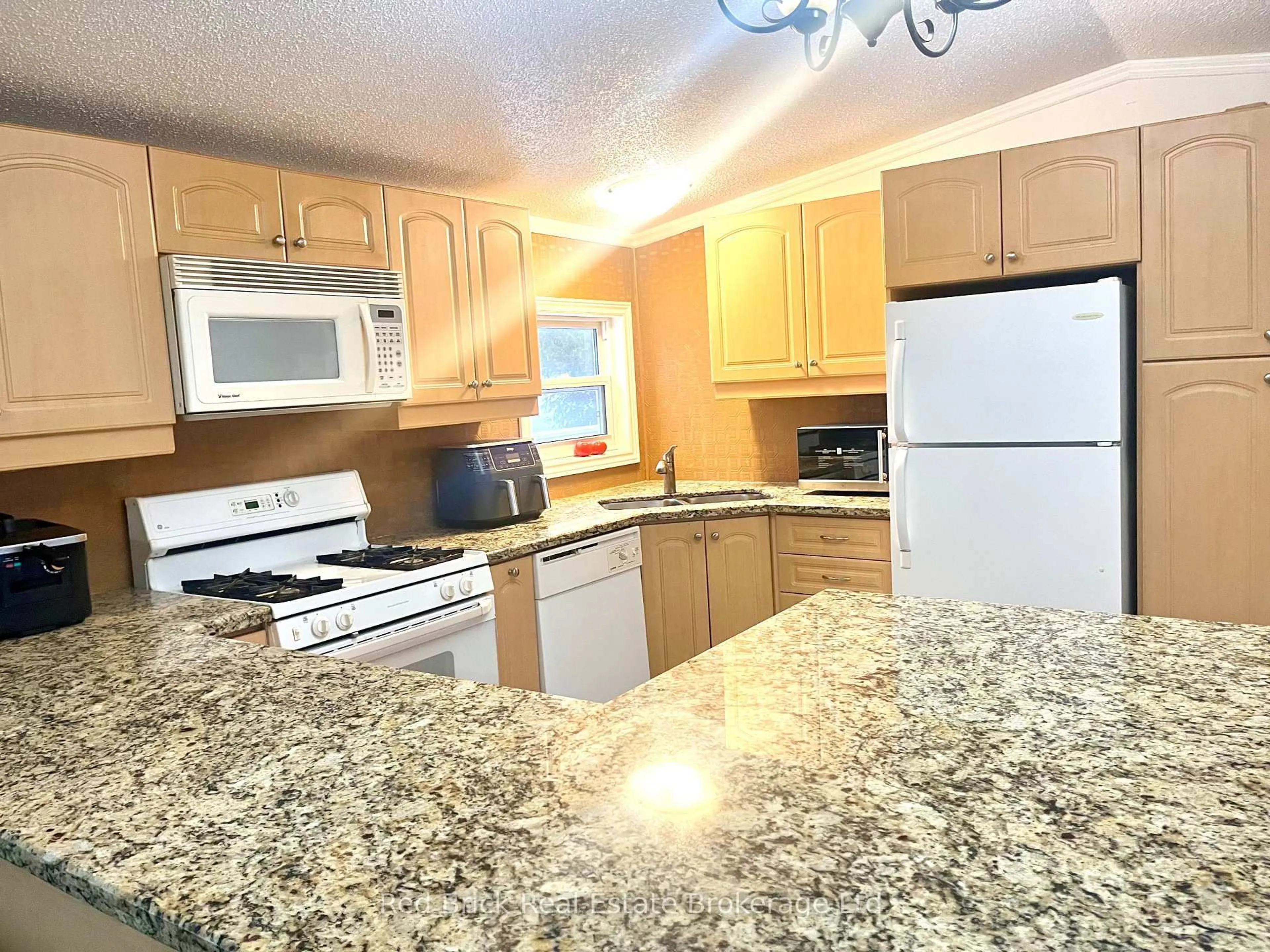 Standard kitchen, unknown for 6 Lane St, Centre Wellington Ontario N1M 2W5