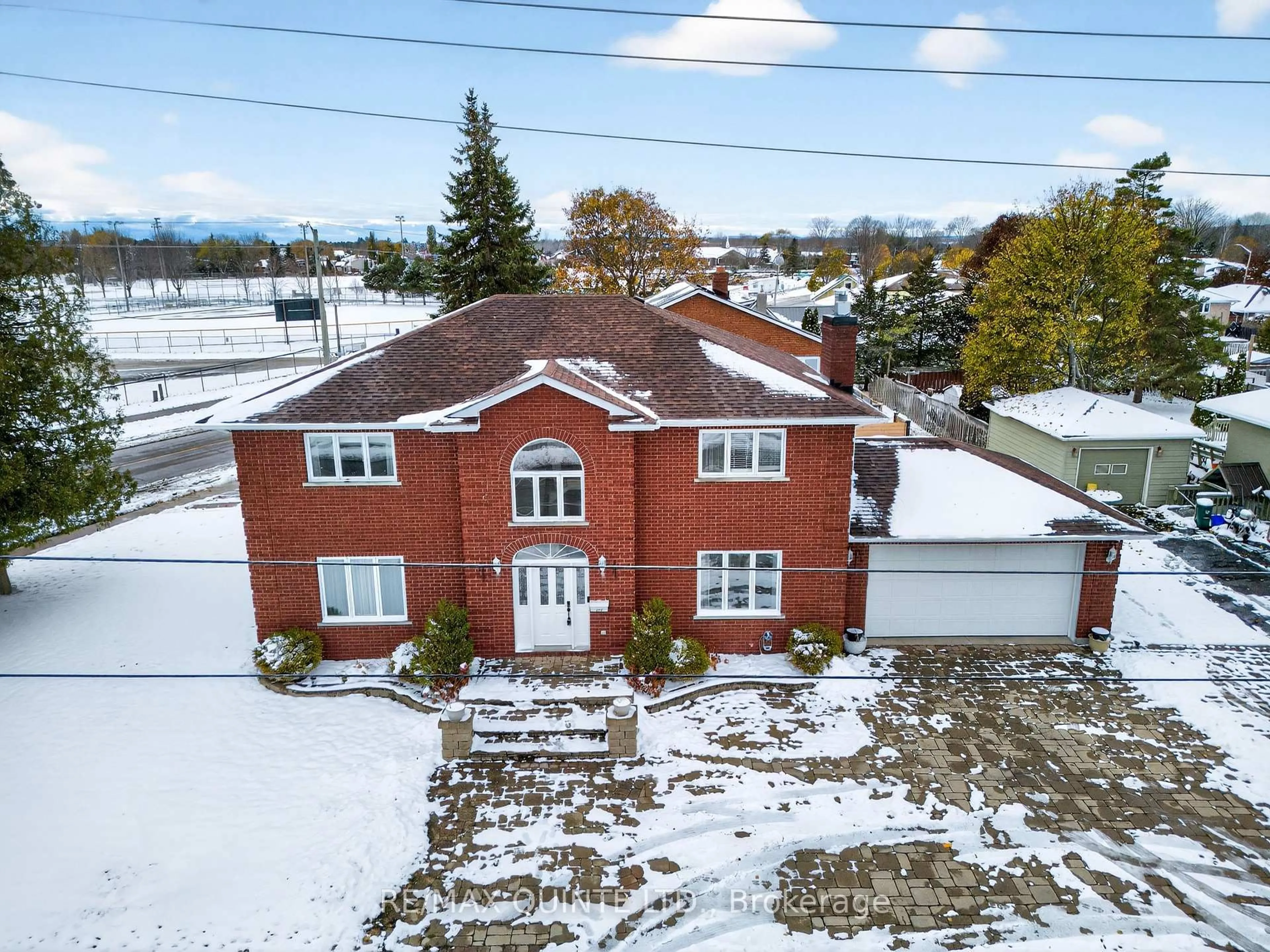 A pic from outside/outdoor area/front of a property/back of a property/a pic from drone, unknown for 236 Palmer Rd, Belleville Ontario K8N 4Z2