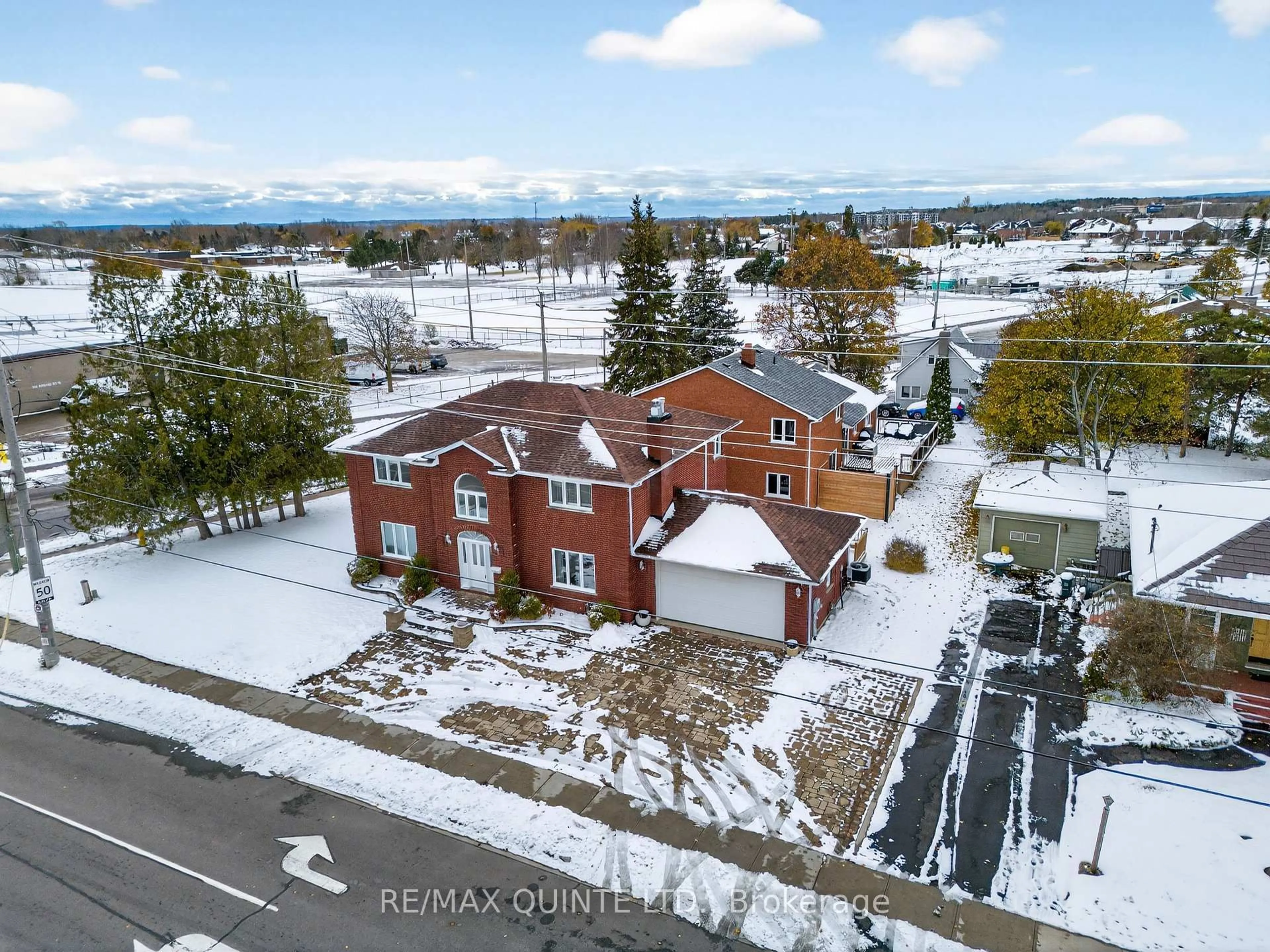 A pic from outside/outdoor area/front of a property/back of a property/a pic from drone, unknown for 236 Palmer Rd, Belleville Ontario K8N 4Z2