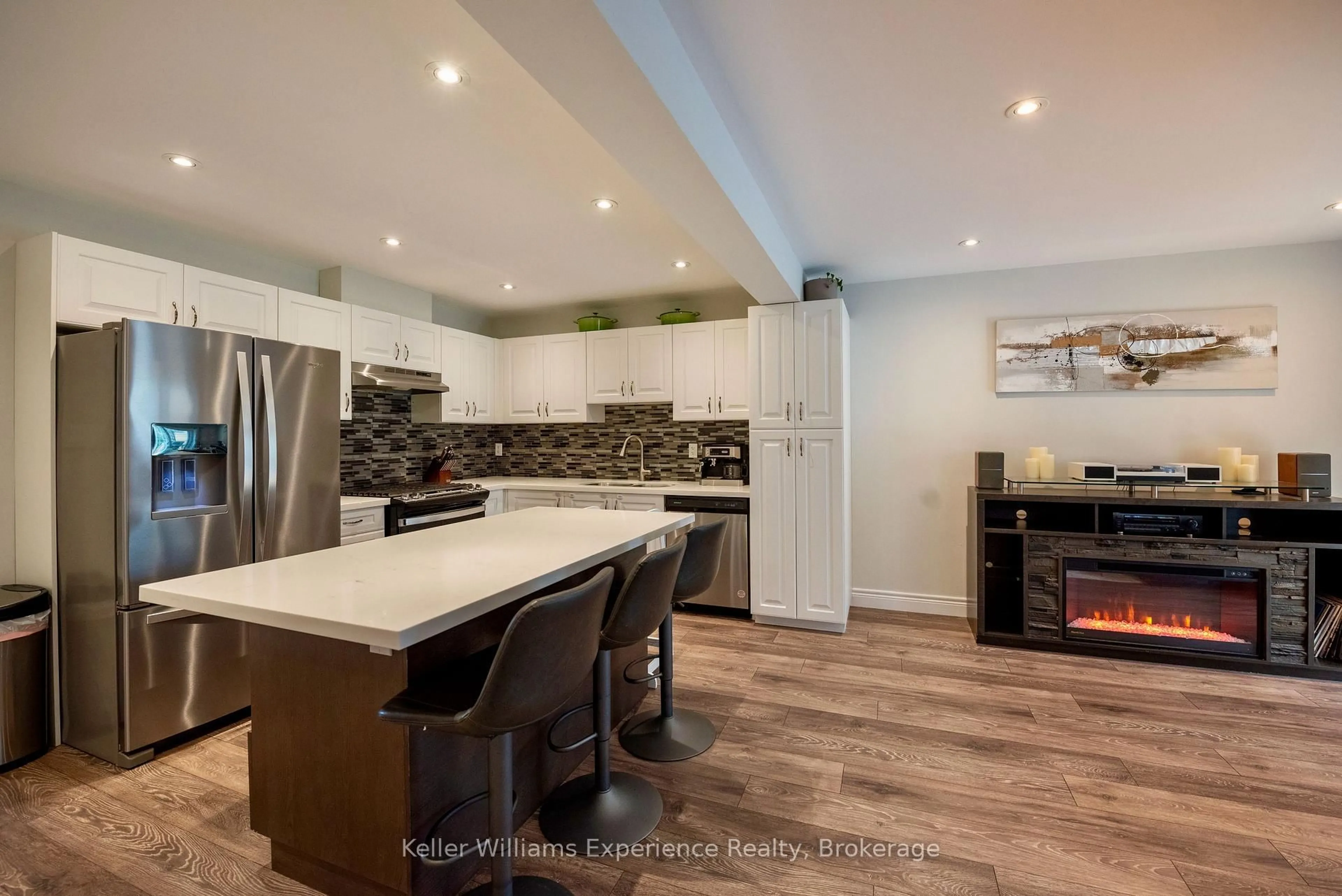 Open concept kitchen, unknown for 31 Nicole Park Crt, Bracebridge Ontario P1L 0C8