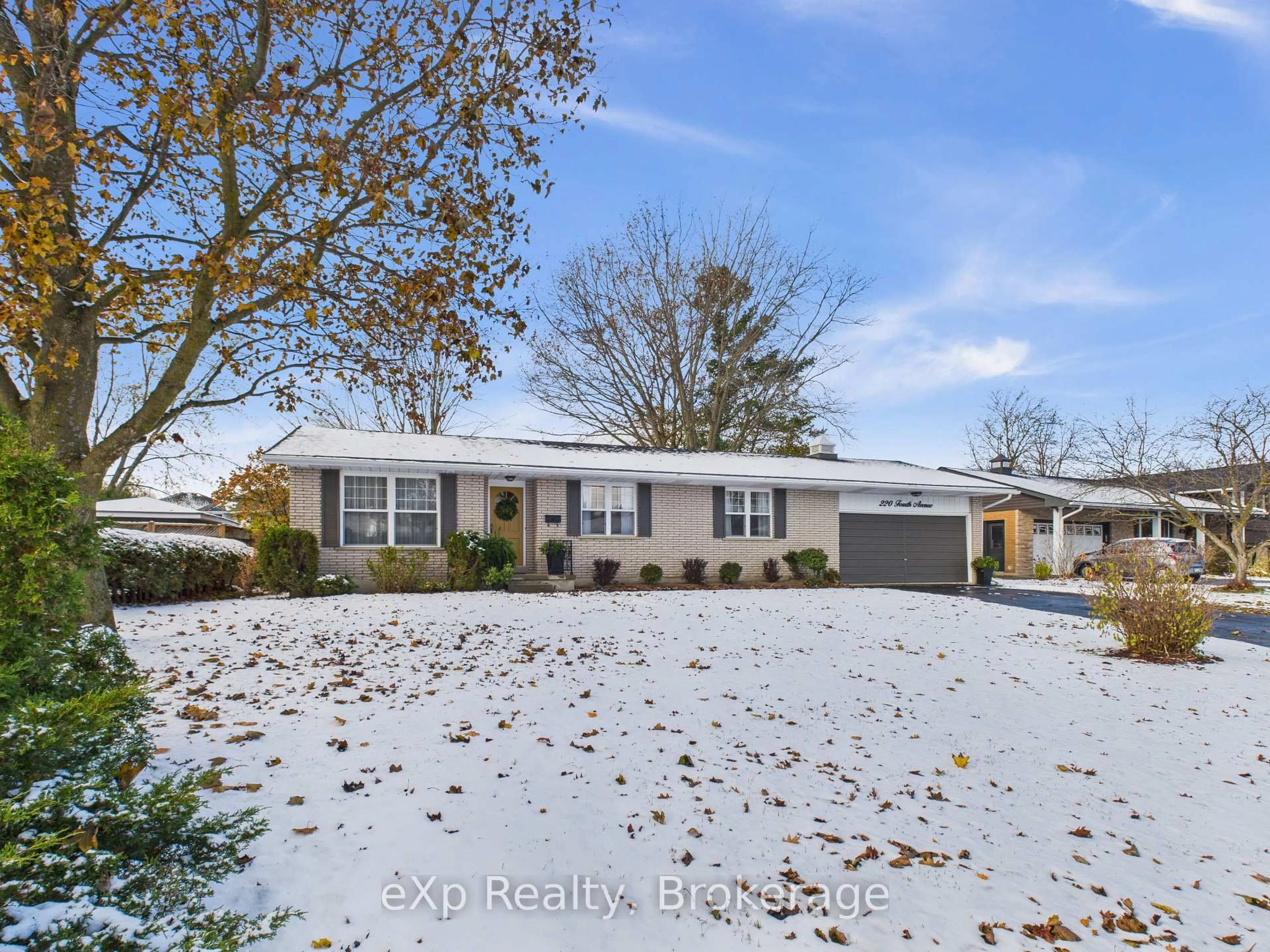 Unknown for 220 4th Ave, Hanover Ontario N4N 2B5