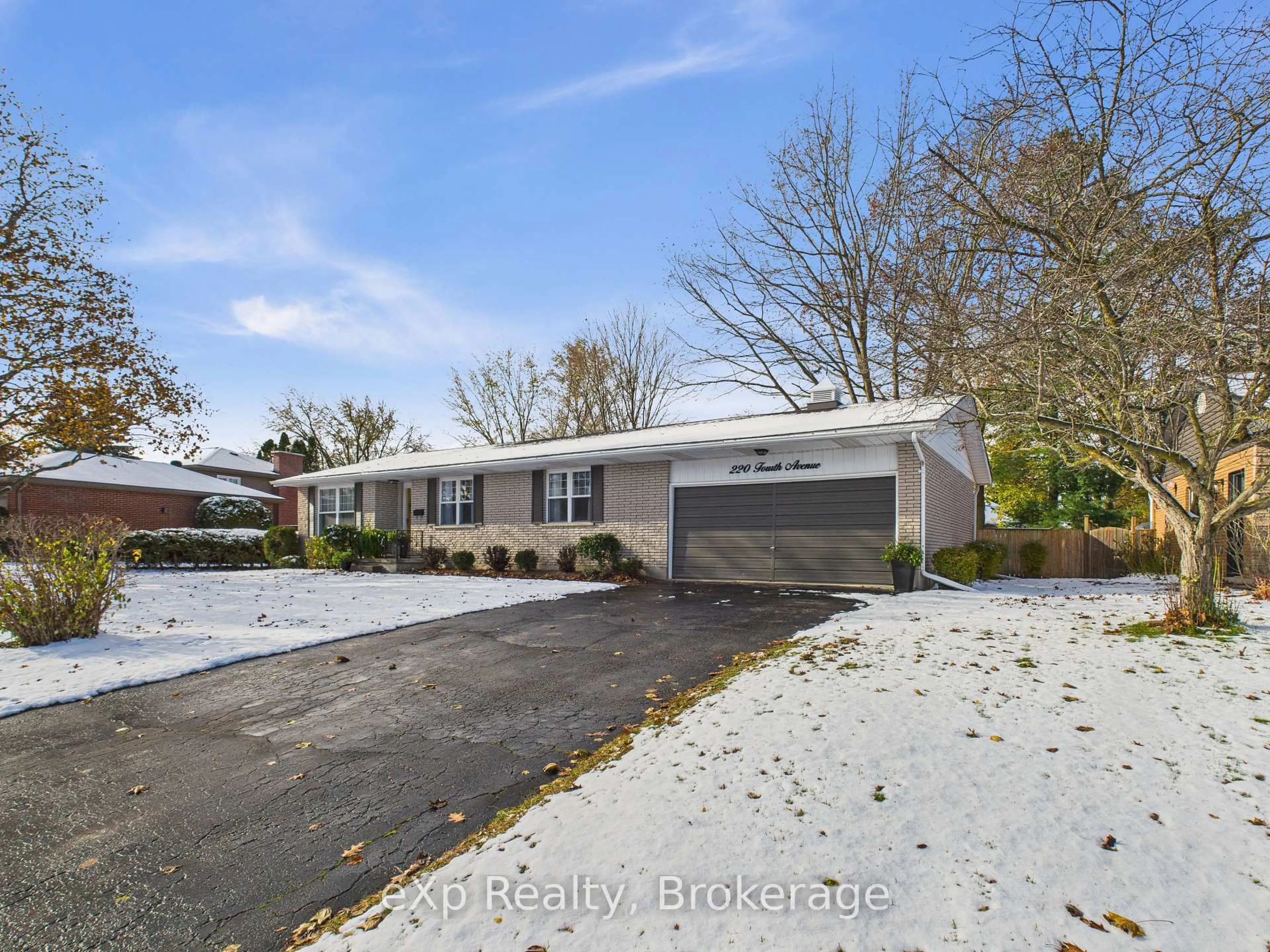 Unknown for 220 4th Ave, Hanover Ontario N4N 2B5