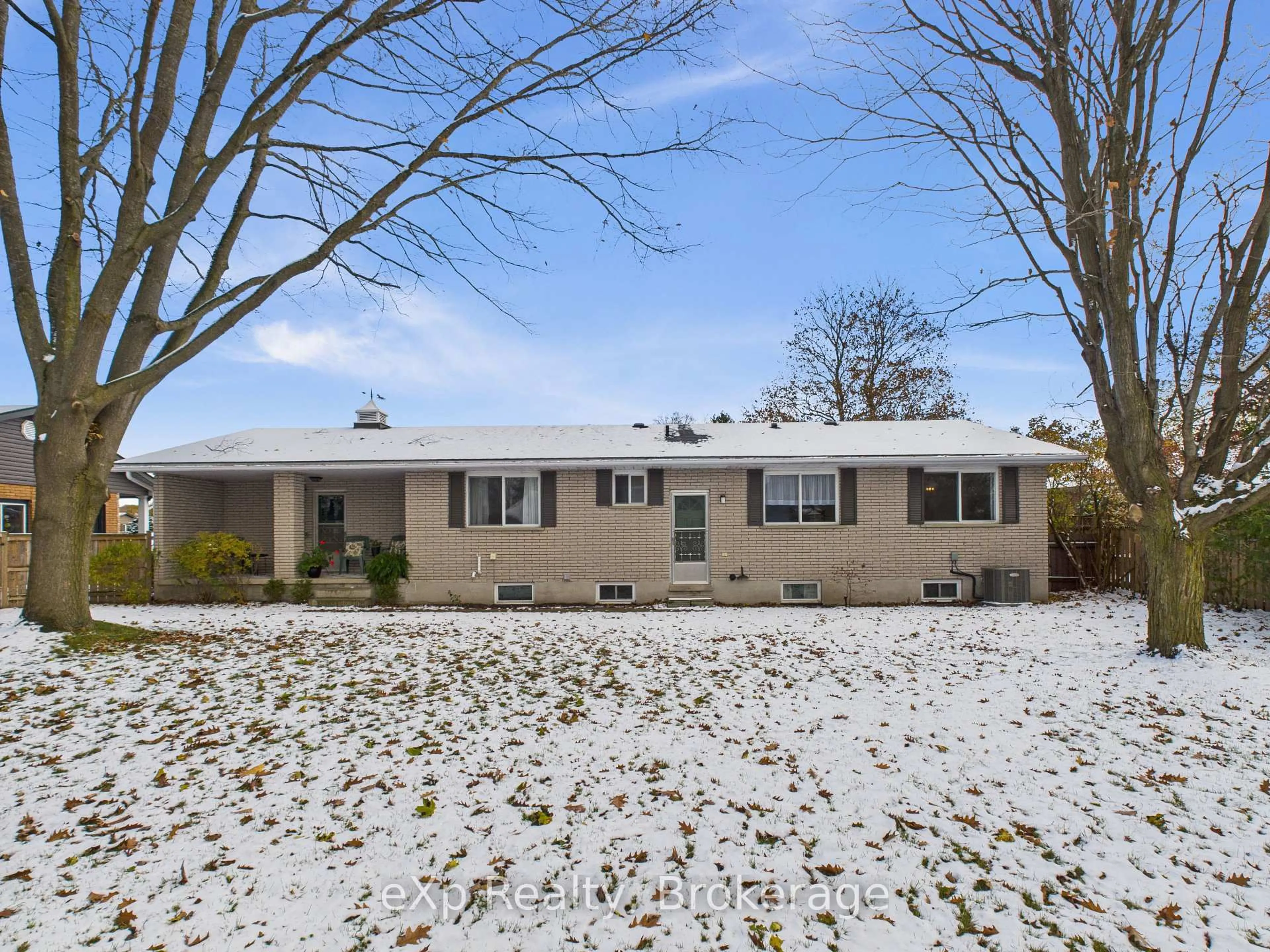 Home with vinyl exterior material, street for 220 4th Ave, Hanover Ontario N4N 2B5