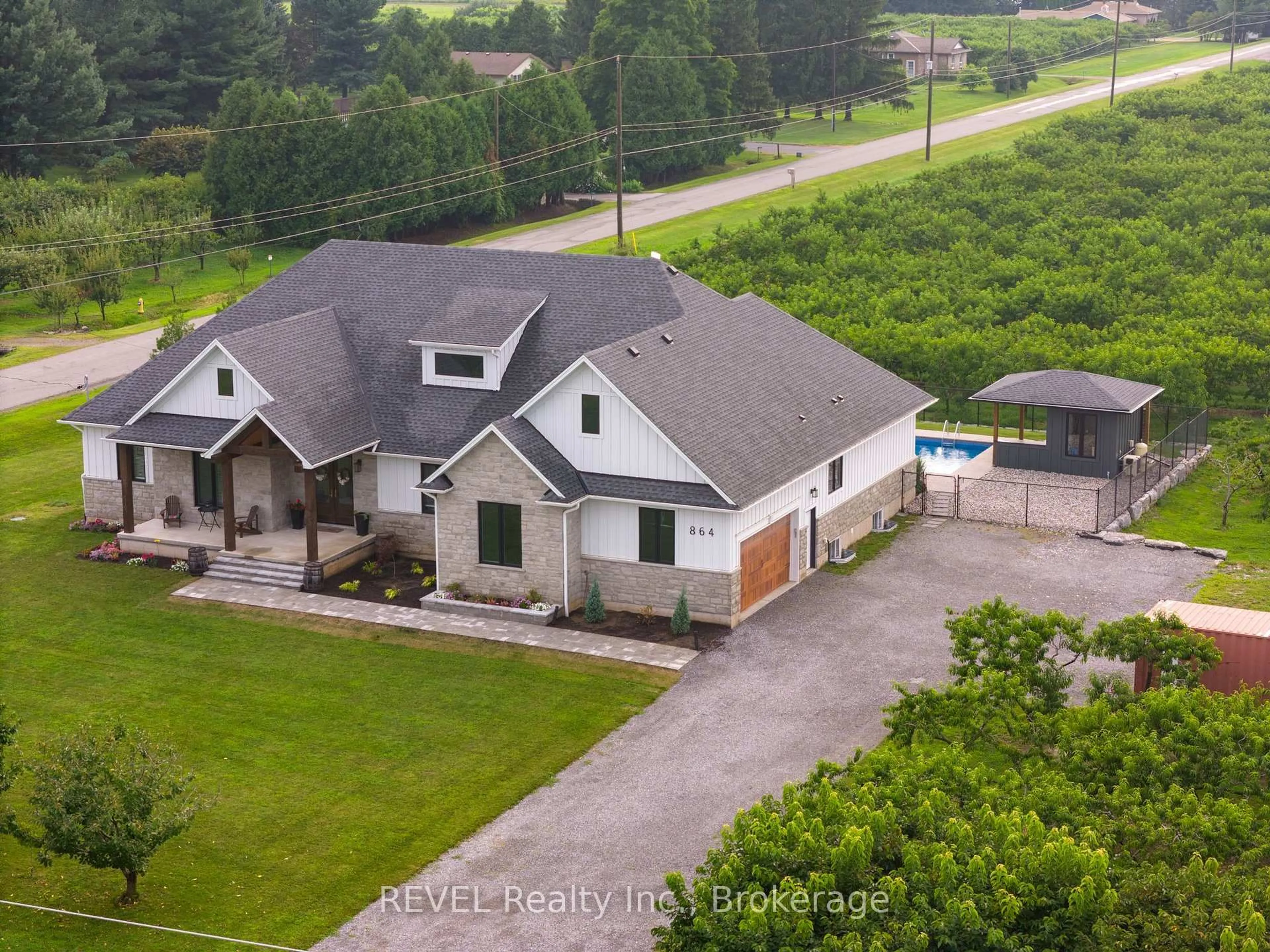 A pic from outside/outdoor area/front of a property/back of a property/a pic from drone, unknown for 864 CONCESSION 1 RD Rd, Niagara-on-the-Lake Ontario L0S 1J0