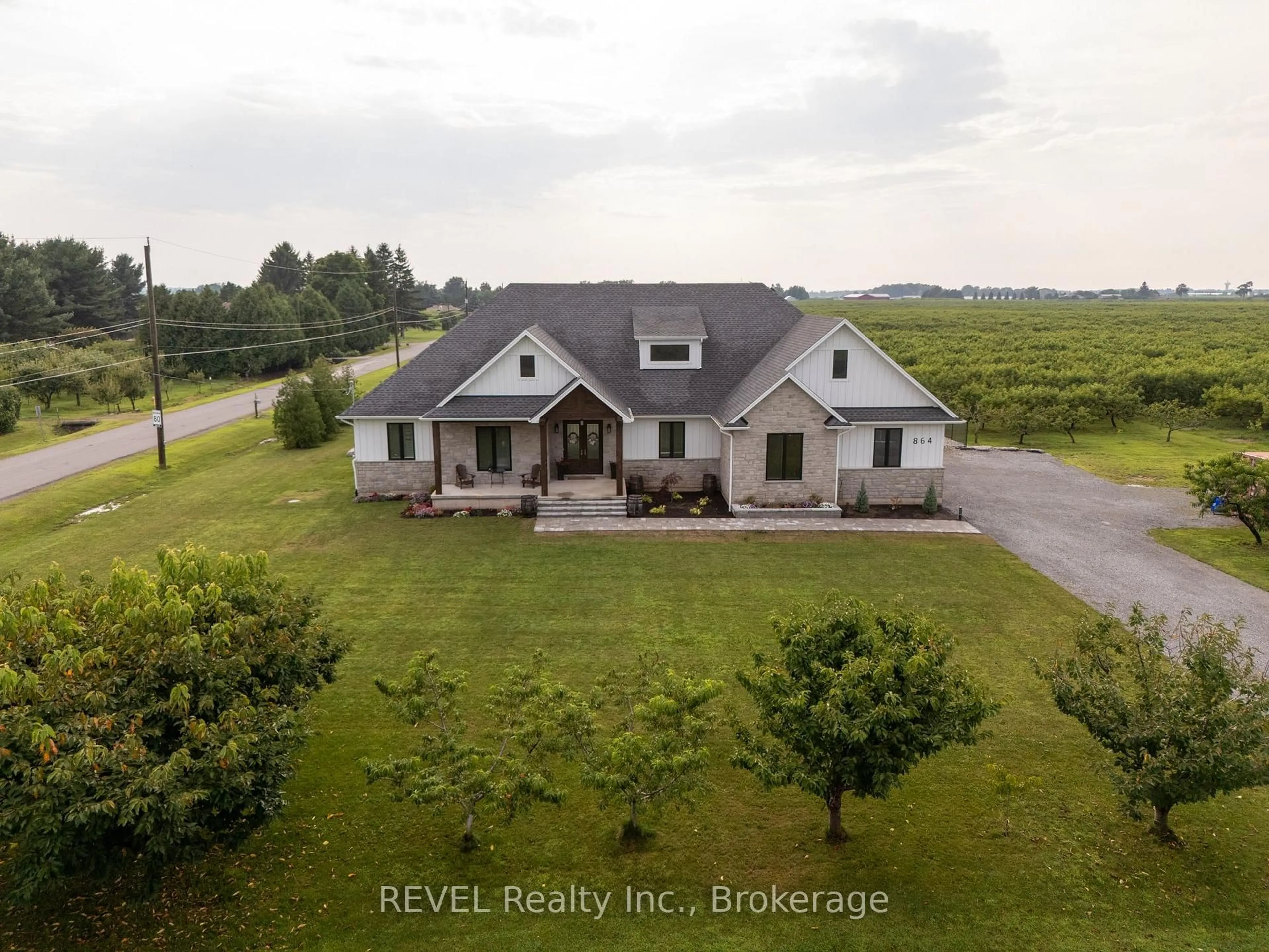 A pic from outside/outdoor area/front of a property/back of a property/a pic from drone, building for 864 CONCESSION 1 RD Rd, Niagara-on-the-Lake Ontario L0S 1J0