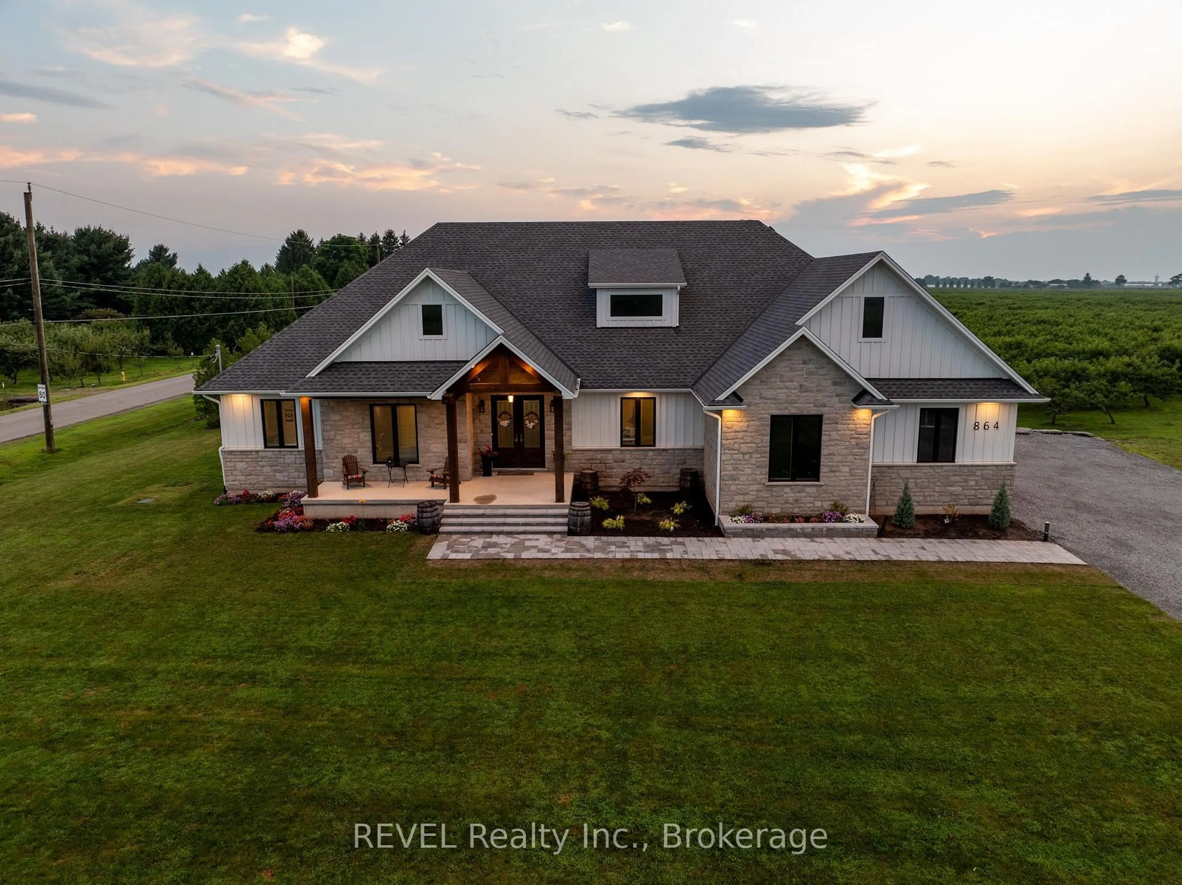 A pic from outside/outdoor area/front of a property/back of a property/a pic from drone, water/lake/river/ocean view for 864 CONCESSION 1 RD Rd, Niagara-on-the-Lake Ontario L0S 1J0