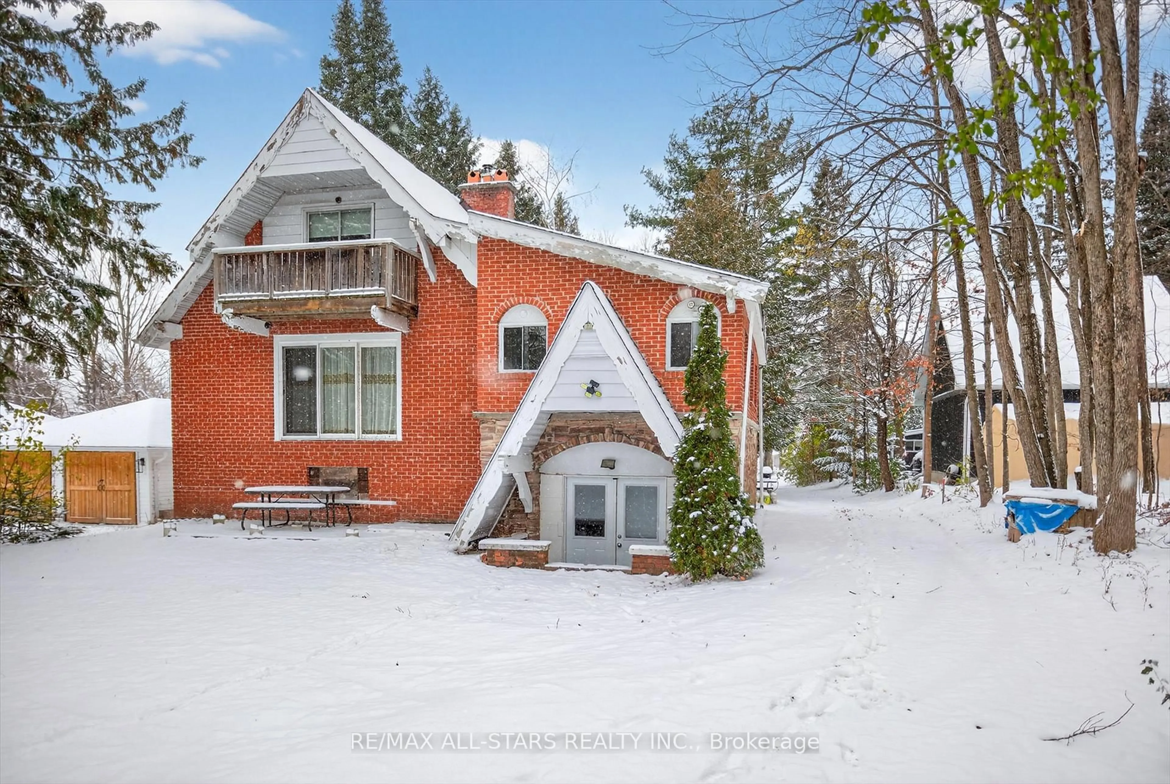 Patio, street for 32 Hargrave Rd, Kawartha Lakes Ontario K0M 2B0