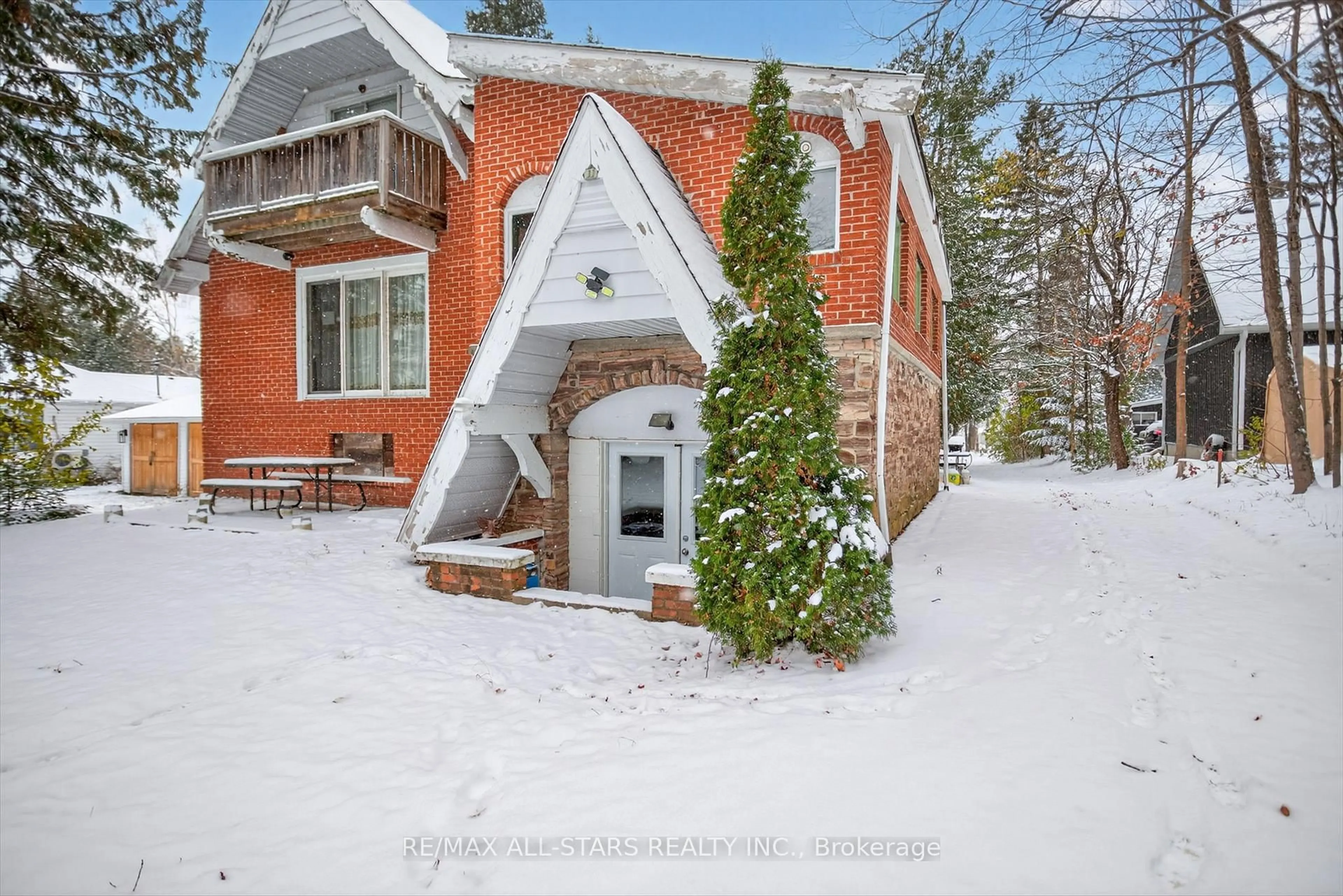 Patio, street for 32 Hargrave Rd, Kawartha Lakes Ontario K0M 2B0