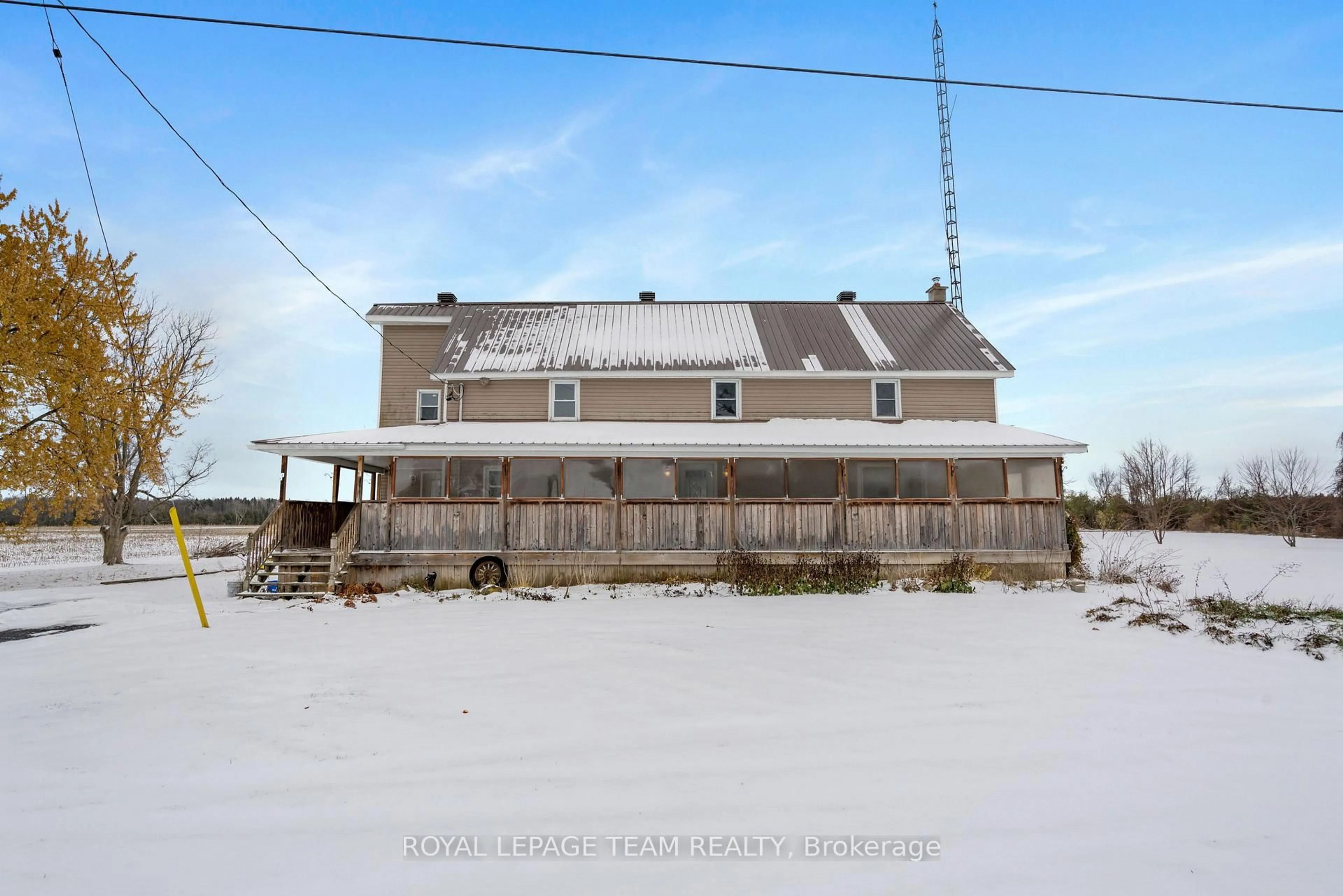 A pic from outside/outdoor area/front of a property/back of a property/a pic from drone, building for 3542 Beckstead Rd, South Dundas Ontario K0C 1H0