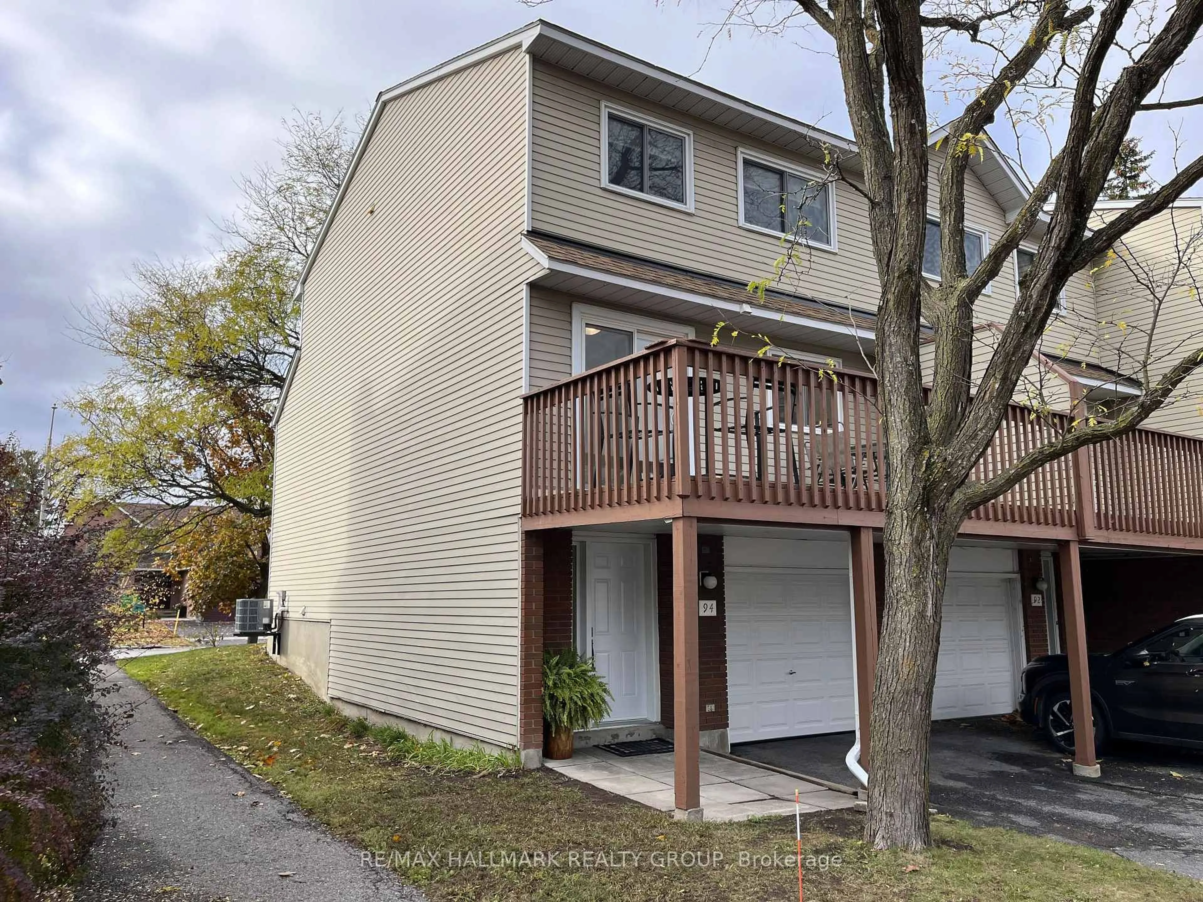 Unknown for 94 Esterlawn Private #11, Ottawa Ontario K2A 4C1