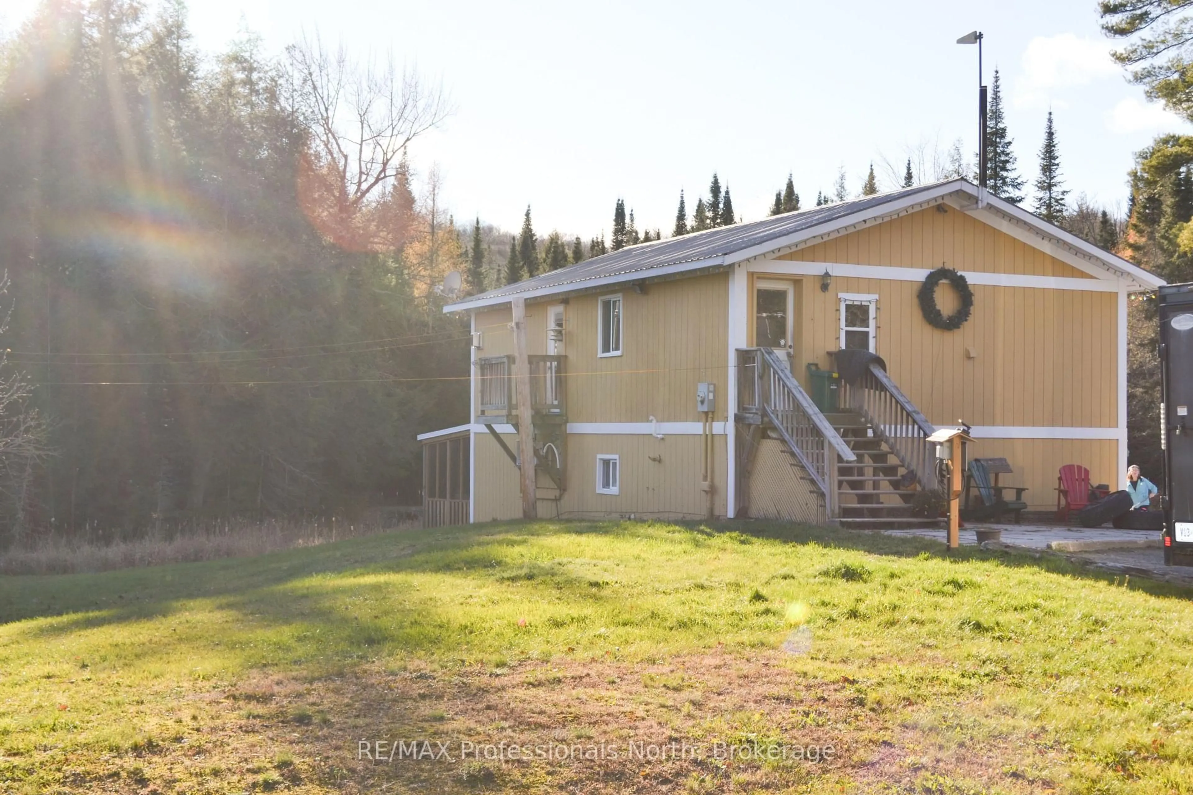 A pic from outside/outdoor area/front of a property/back of a property/a pic from drone, unknown for 2315 Aspdin Rd, Huntsville Ontario P0B 1M0