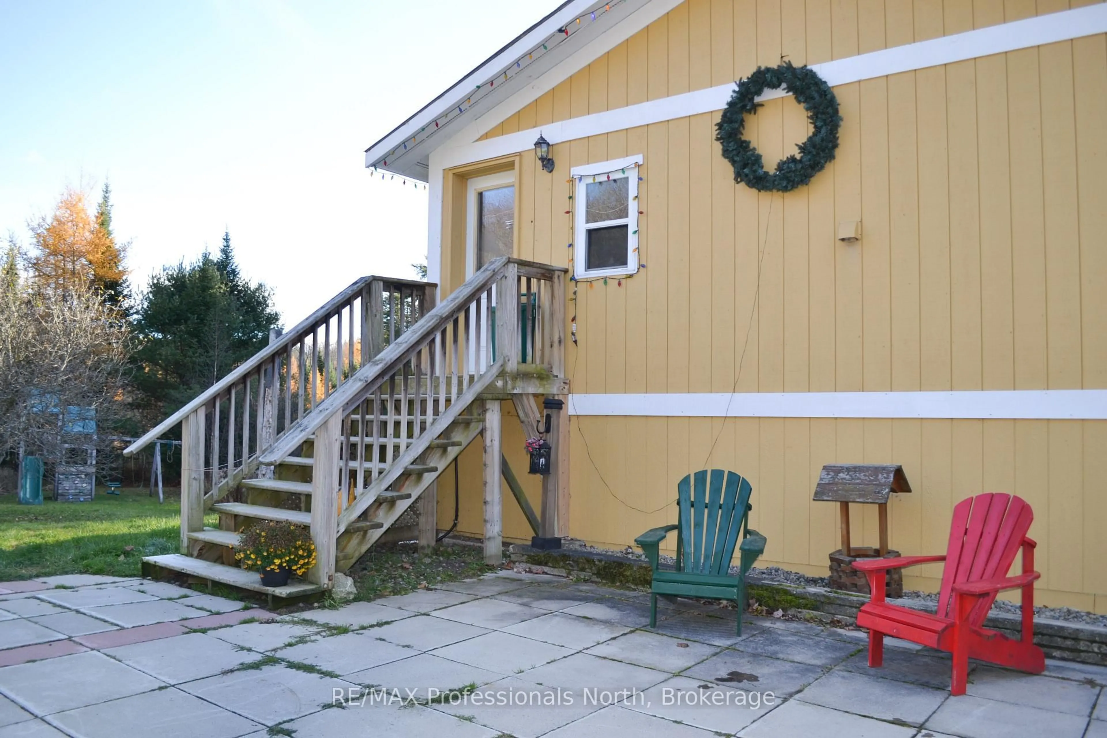 Patio, building for 2315 Aspdin Rd, Huntsville Ontario P0B 1M0