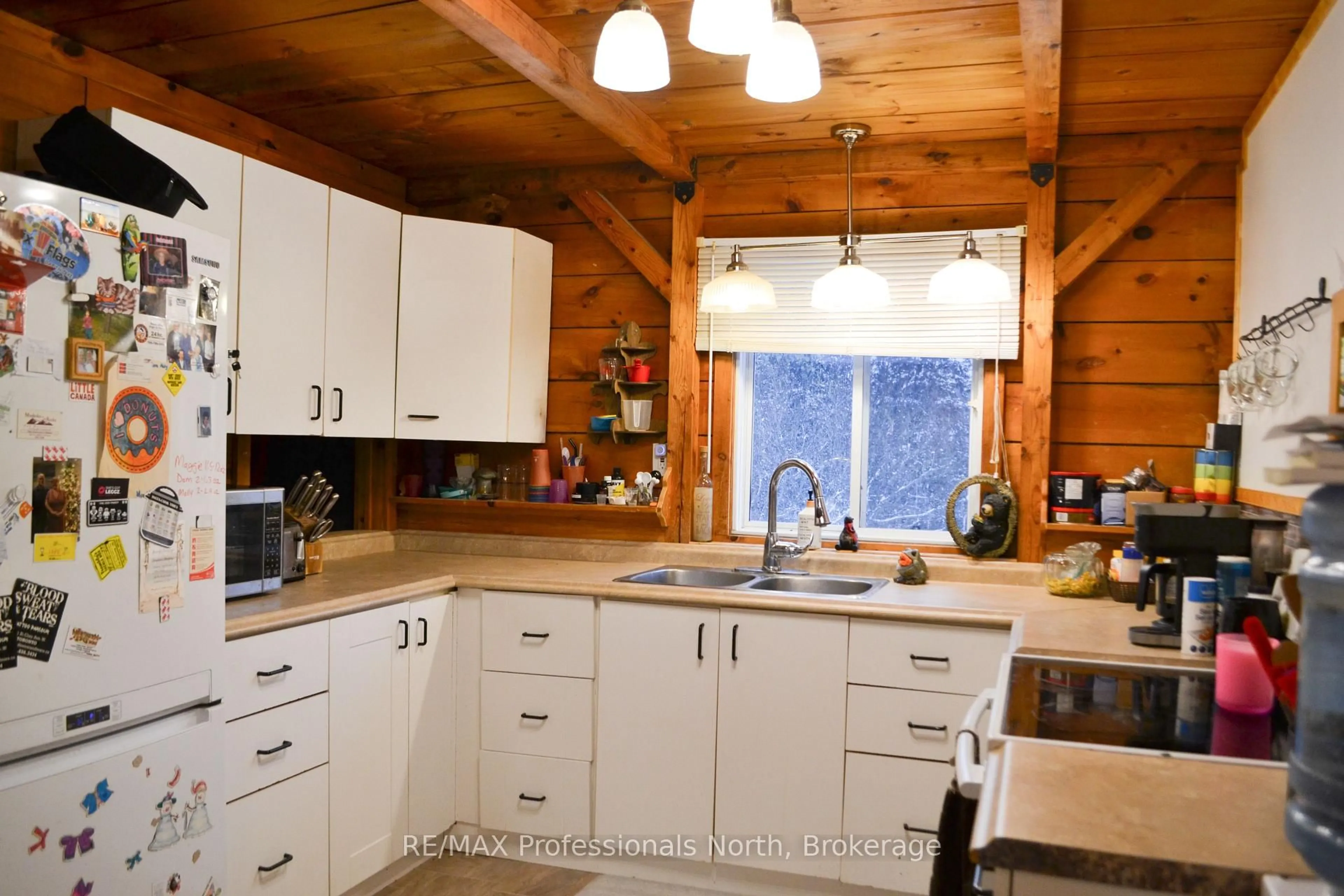 Unknown for 2315 Aspdin Rd, Huntsville Ontario P0B 1M0