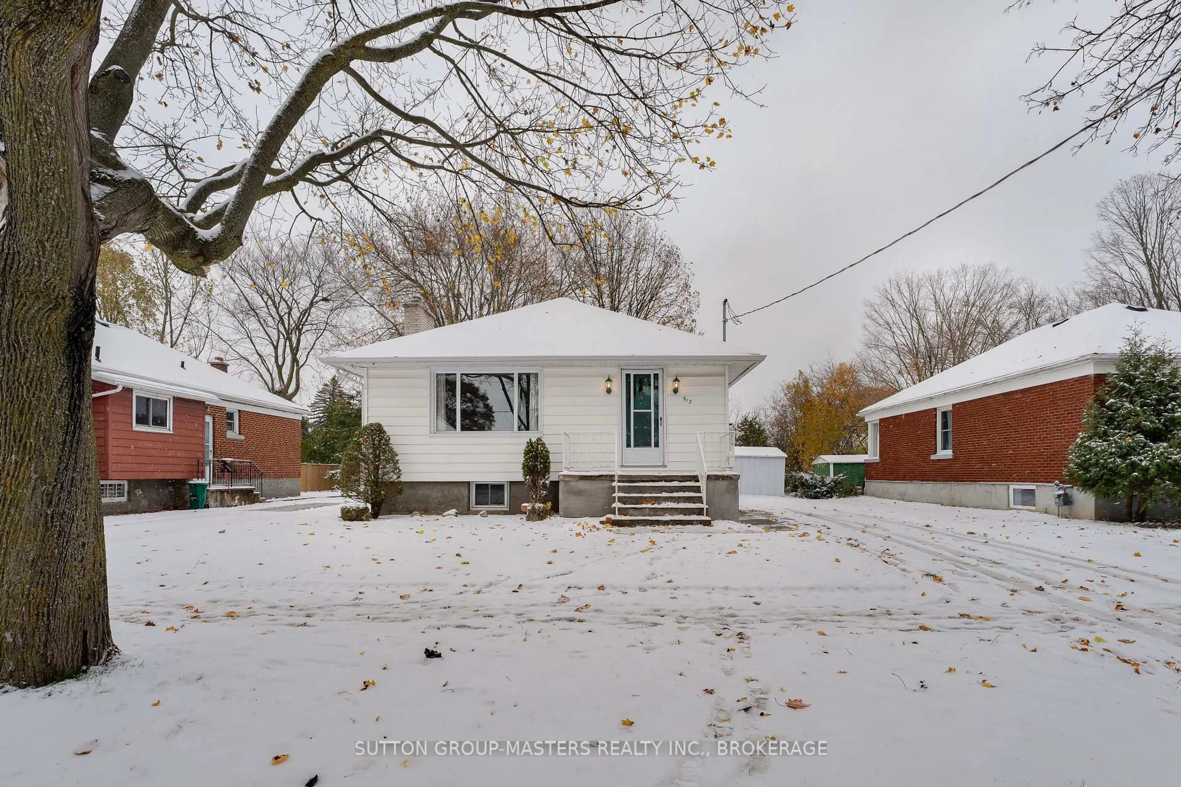 A pic from outside/outdoor area/front of a property/back of a property/a pic from drone, street for 913 Victoria St, Kingston Ontario K7K 4T9