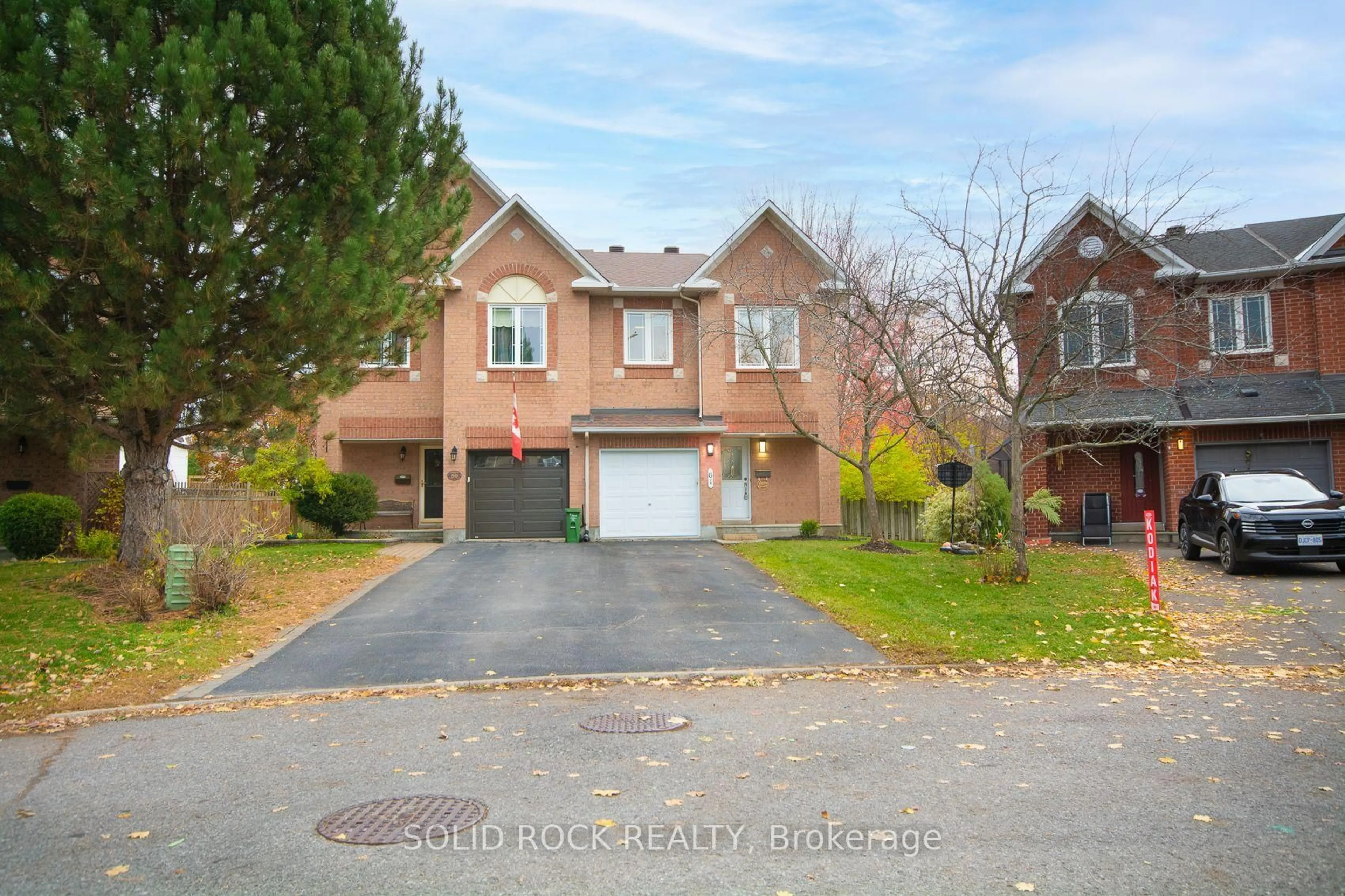 A pic from outside/outdoor area/front of a property/back of a property/a pic from drone, street for 61 Flowertree Cres, Ottawa Ontario K2M 2R7