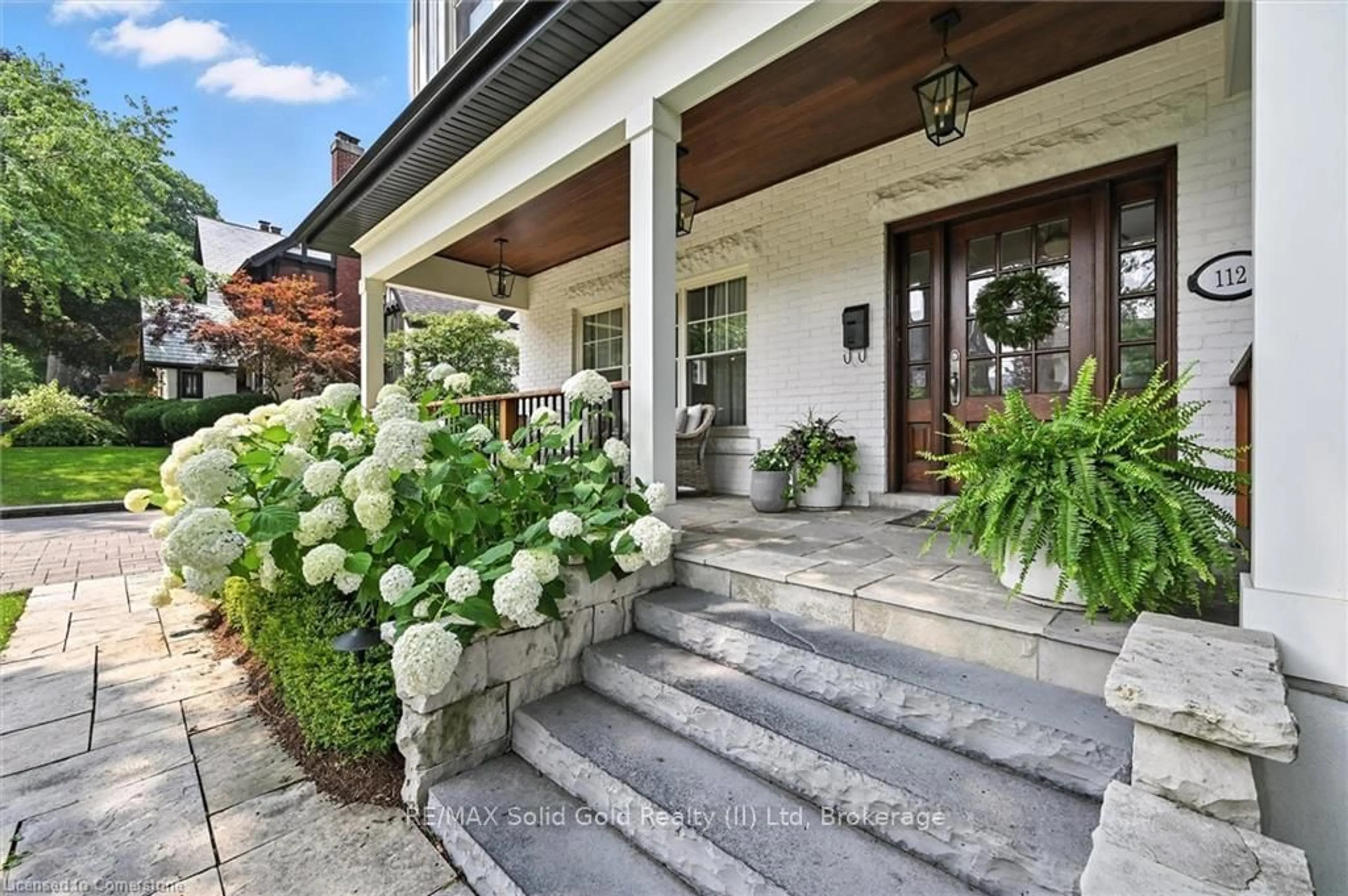 Indoor entryway for 112 Chedoke Ave, Hamilton Ontario L8P 4N9