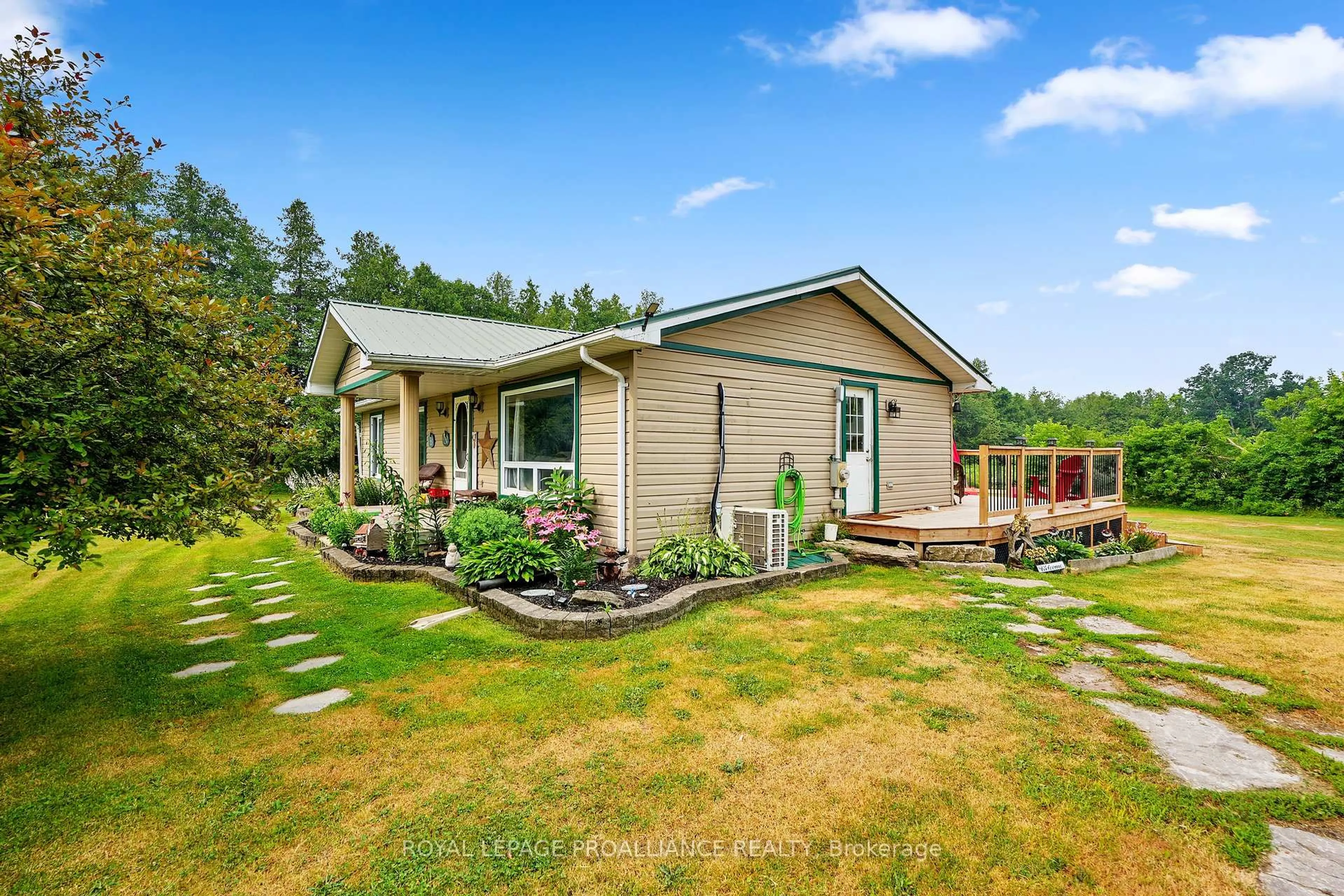 Home with vinyl exterior material, unknown for 16 Mack Tr, Trent Hills Ontario K0L 1Z0