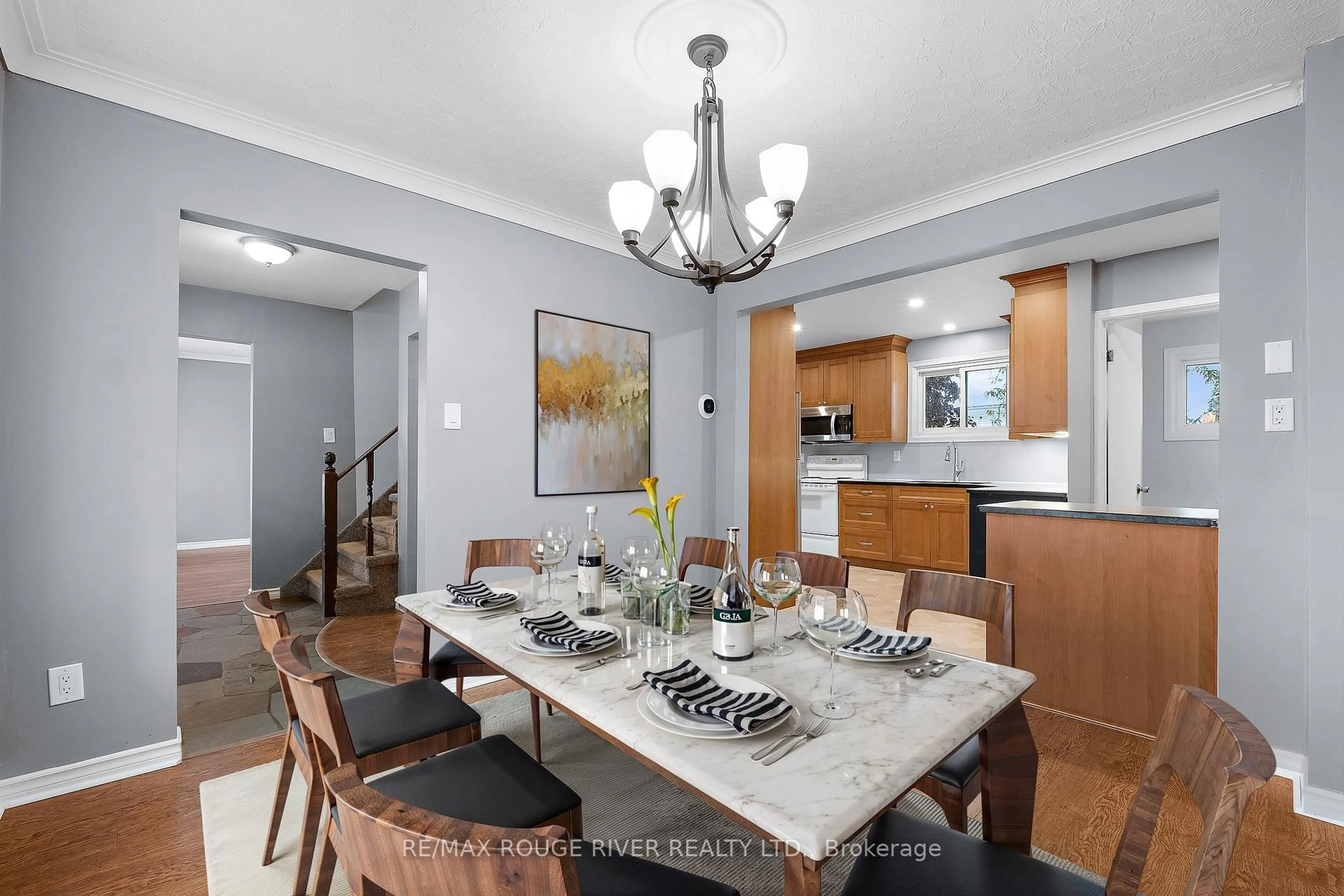 Dining room, ceramic/tile floor for 43 O'neil Cres, Quinte West Ontario K8V 5Y5