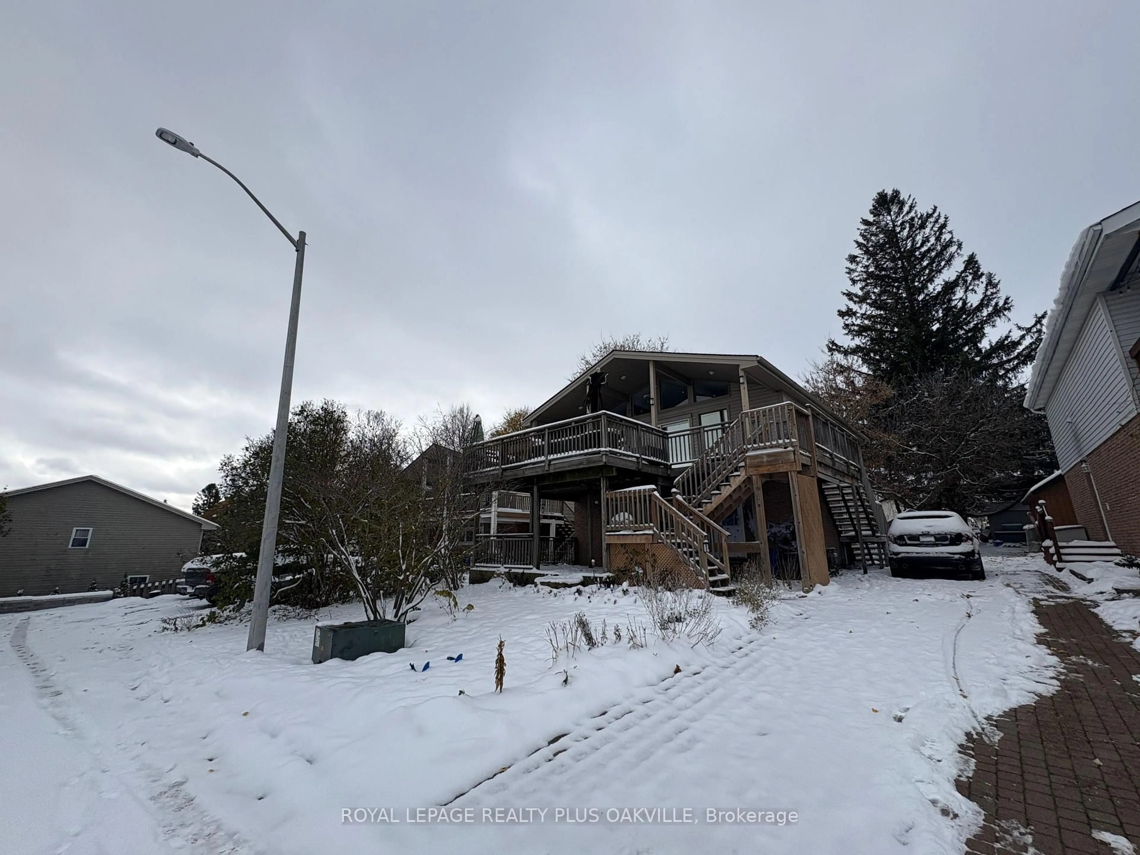 A pic from outside/outdoor area/front of a property/back of a property/a pic from drone, mountain view for 62 Crozier St, East Luther Grand Valley Ontario L9W 5N6